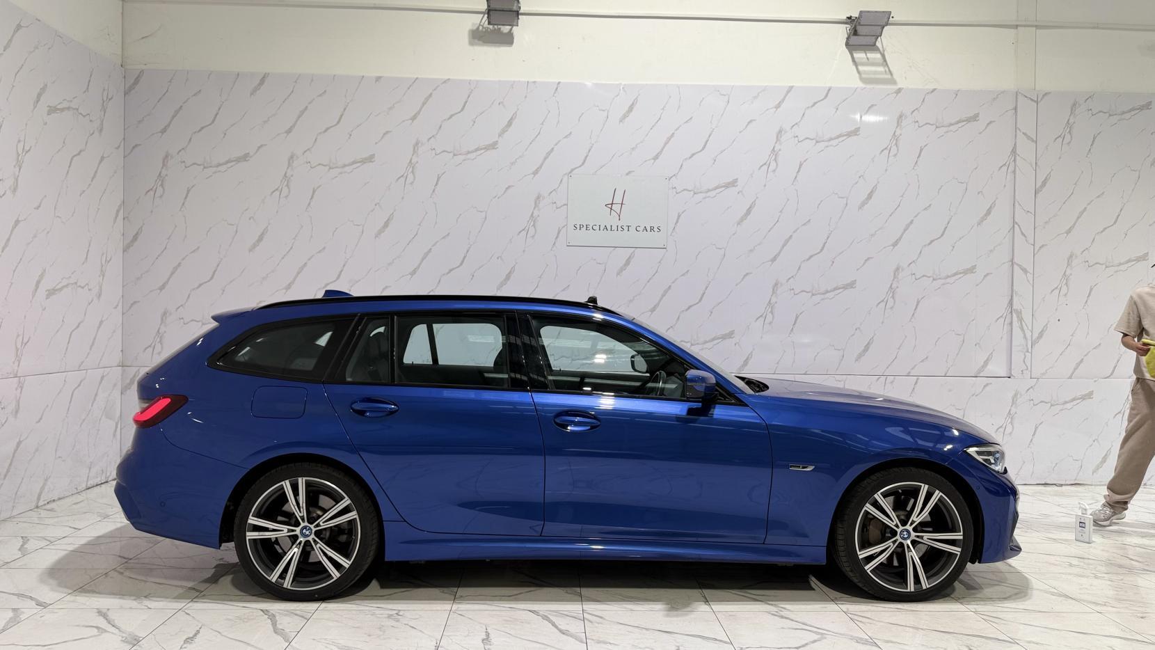 BMW 3 Series view 4