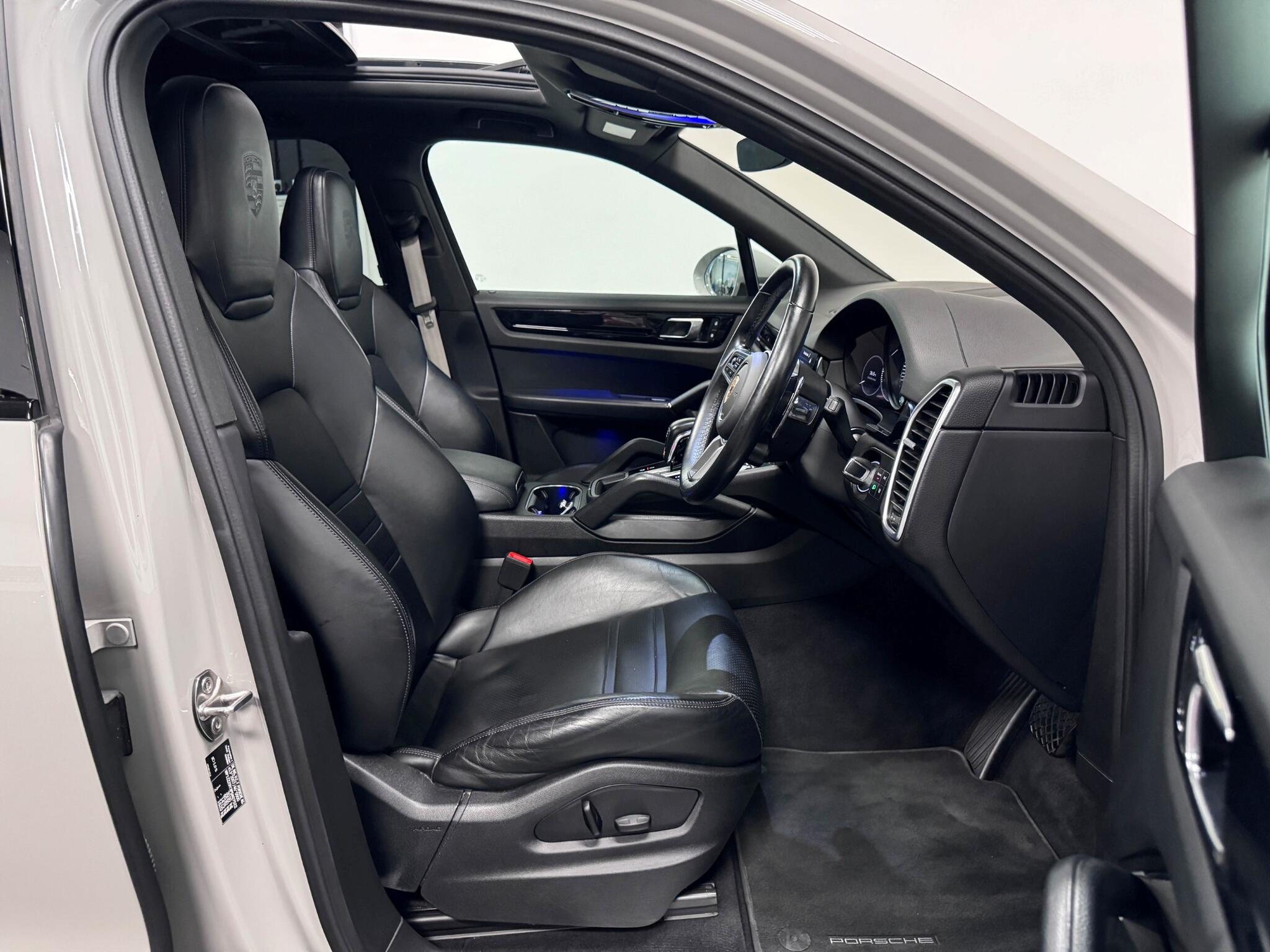 Porsche Cayenne view 43