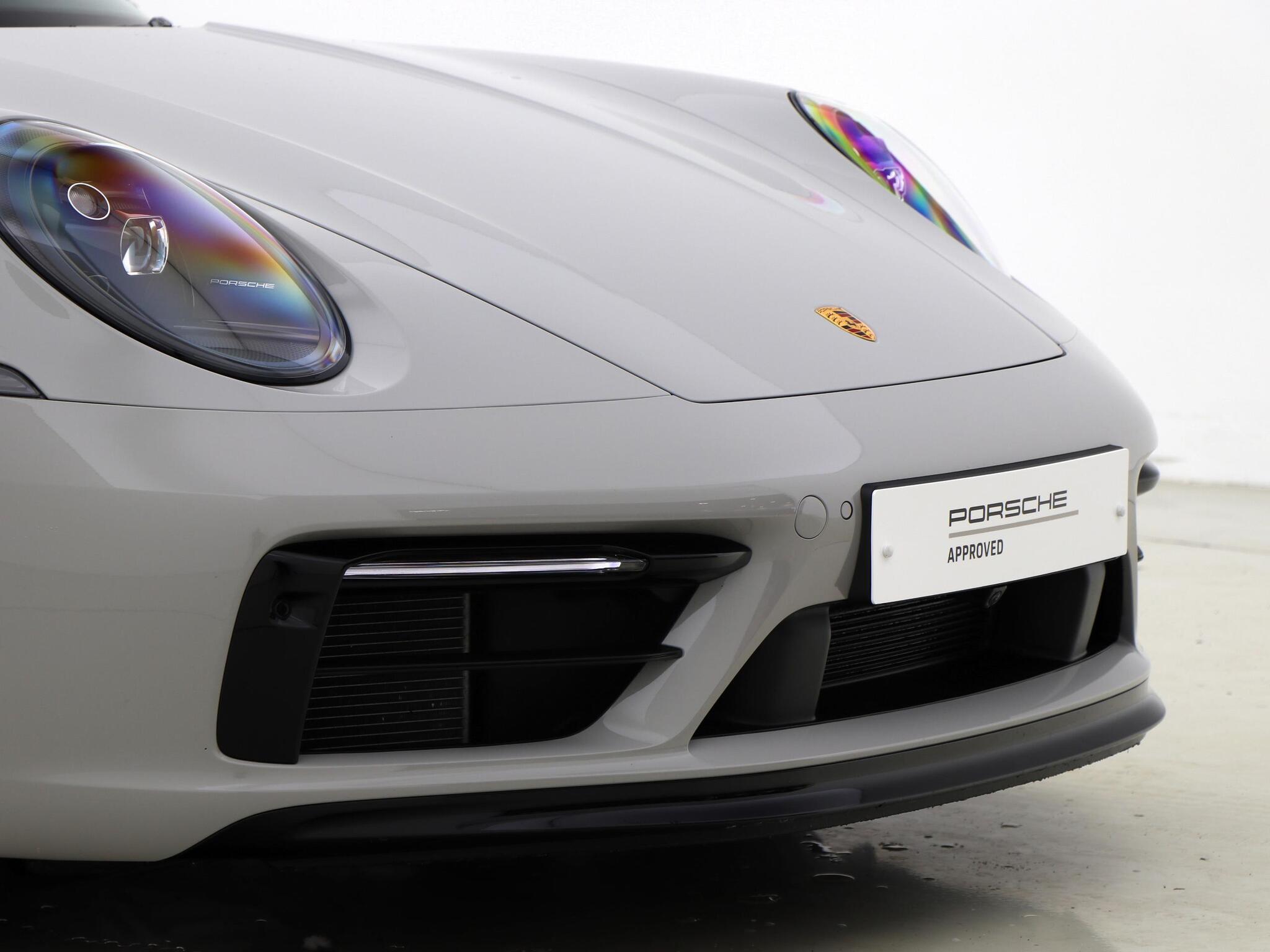 Porsche 911 view 10