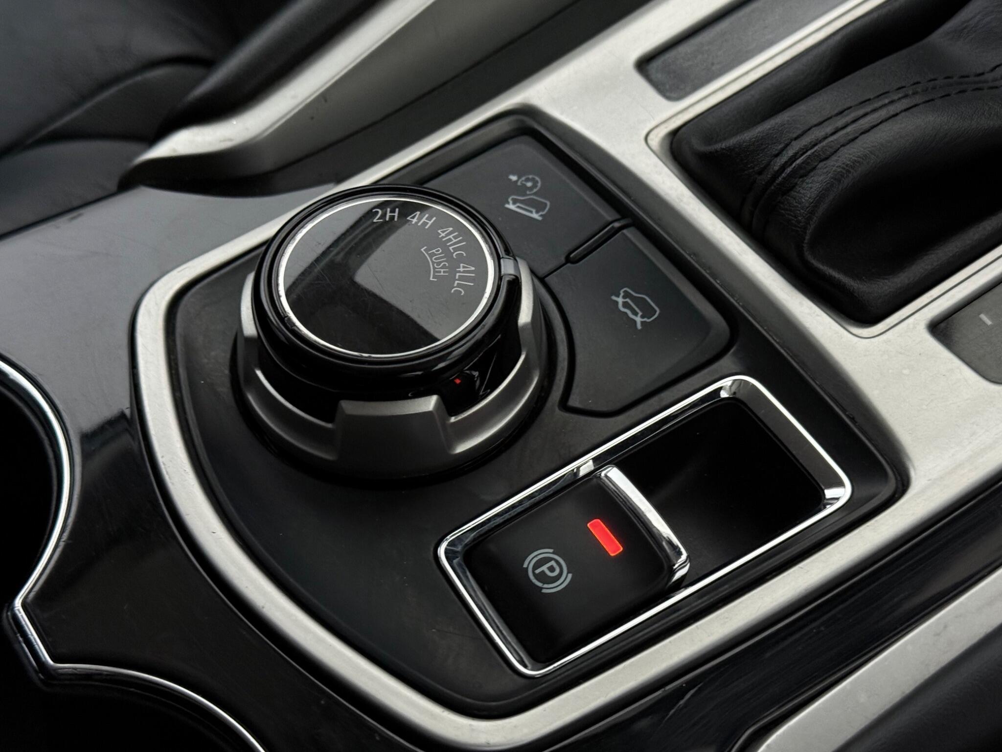 Mitsubishi Shogun Sport view 25