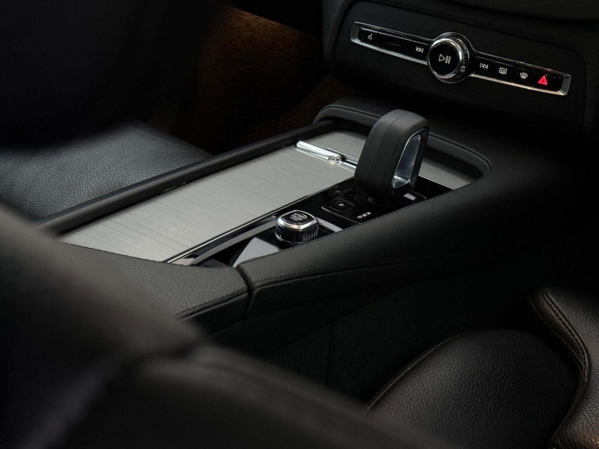 Volvo XC90 view 23
