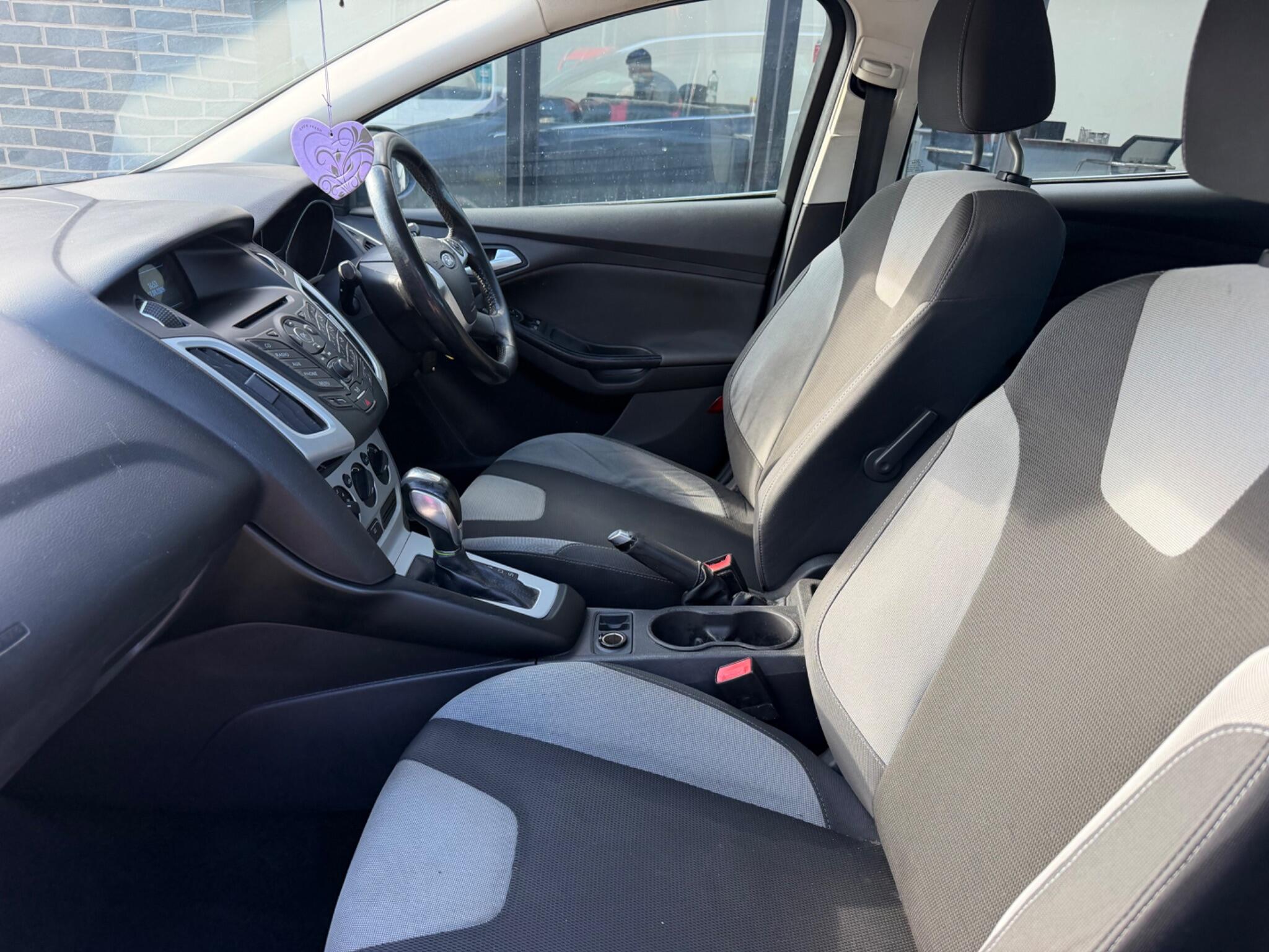 Ford Focus view 15