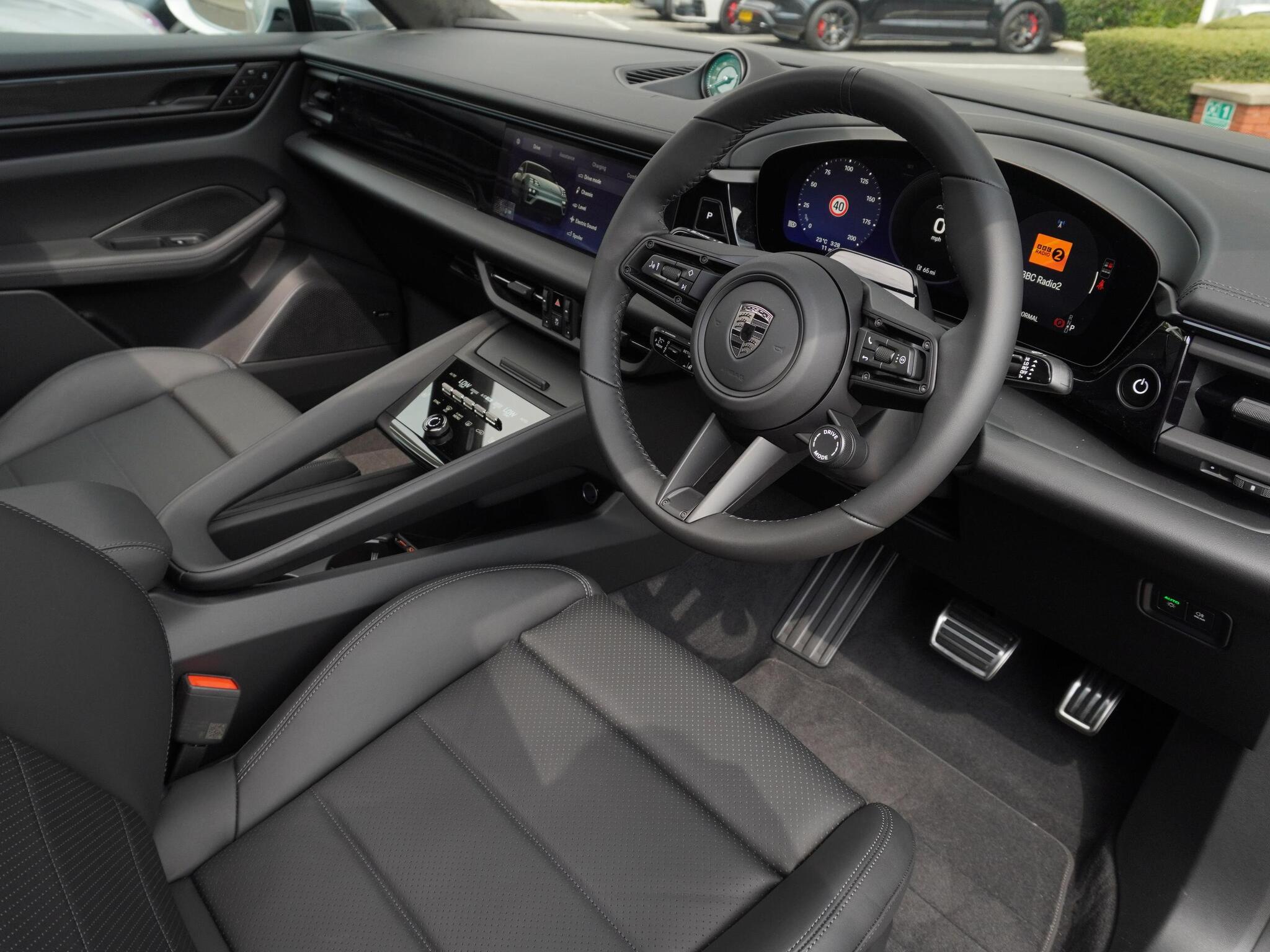 Porsche Macan view 9
