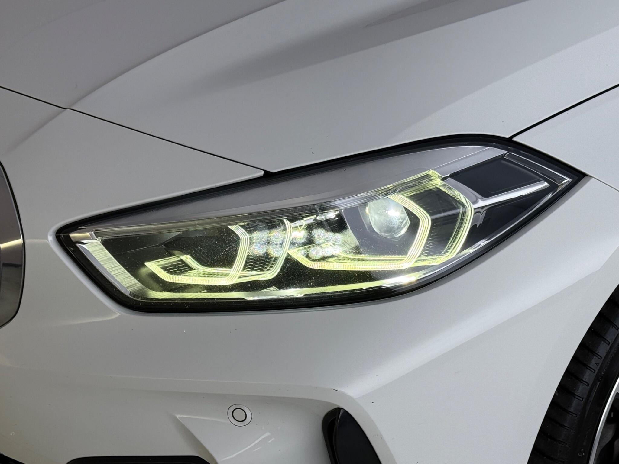 BMW 1 Series view 4