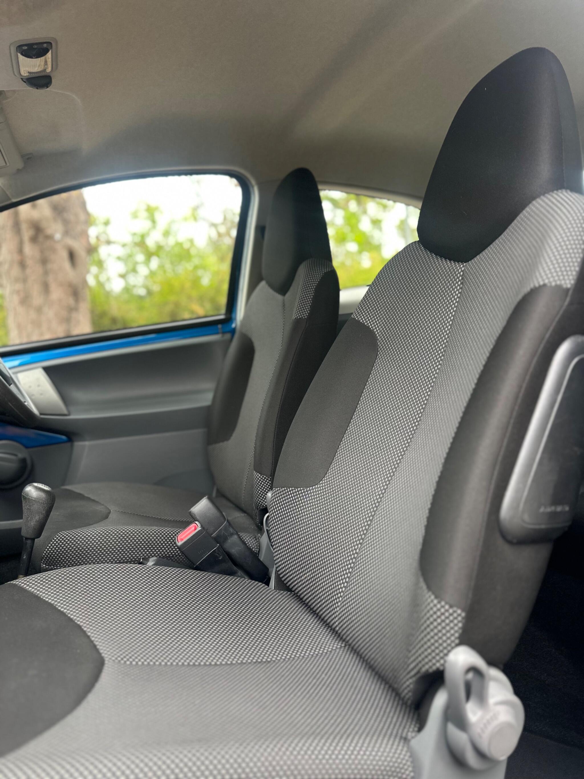2010 Toyota AYGO image 13