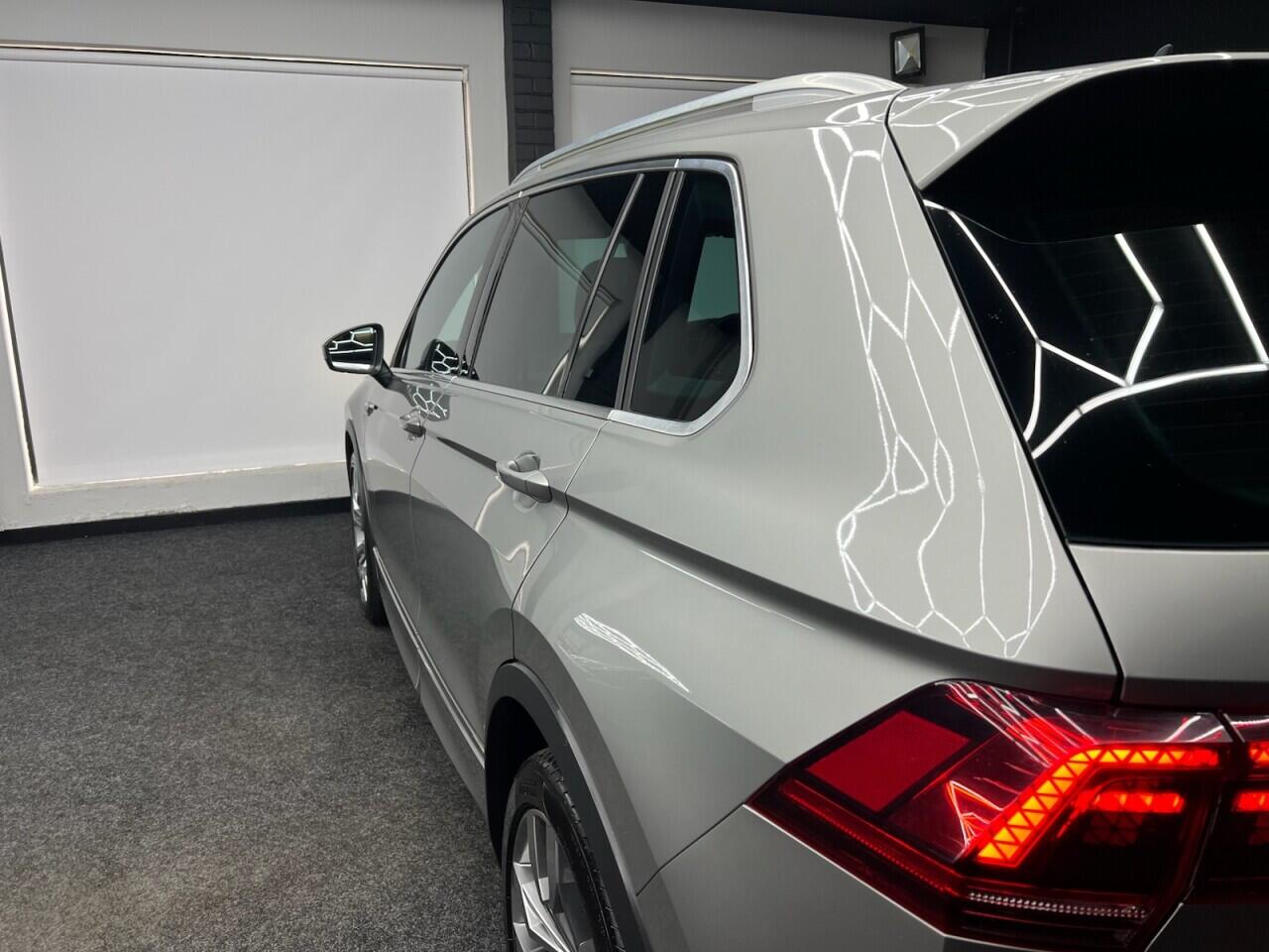 Volkswagen Tiguan view 6