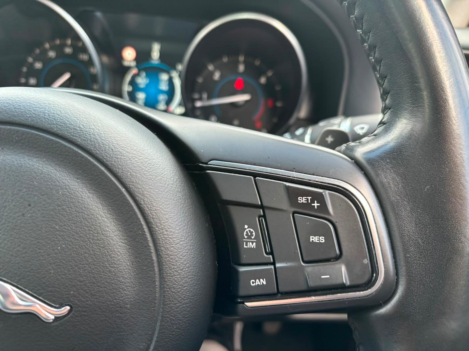 Jaguar XF view 15