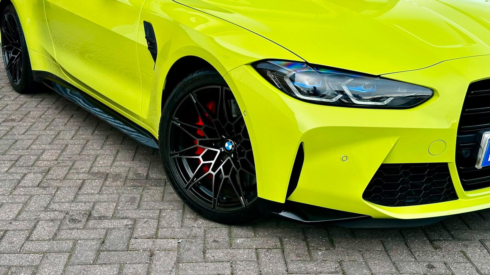 BMW M4 view 4