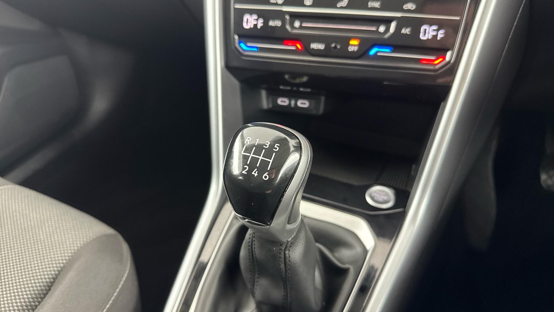Volkswagen T-Roc view 36