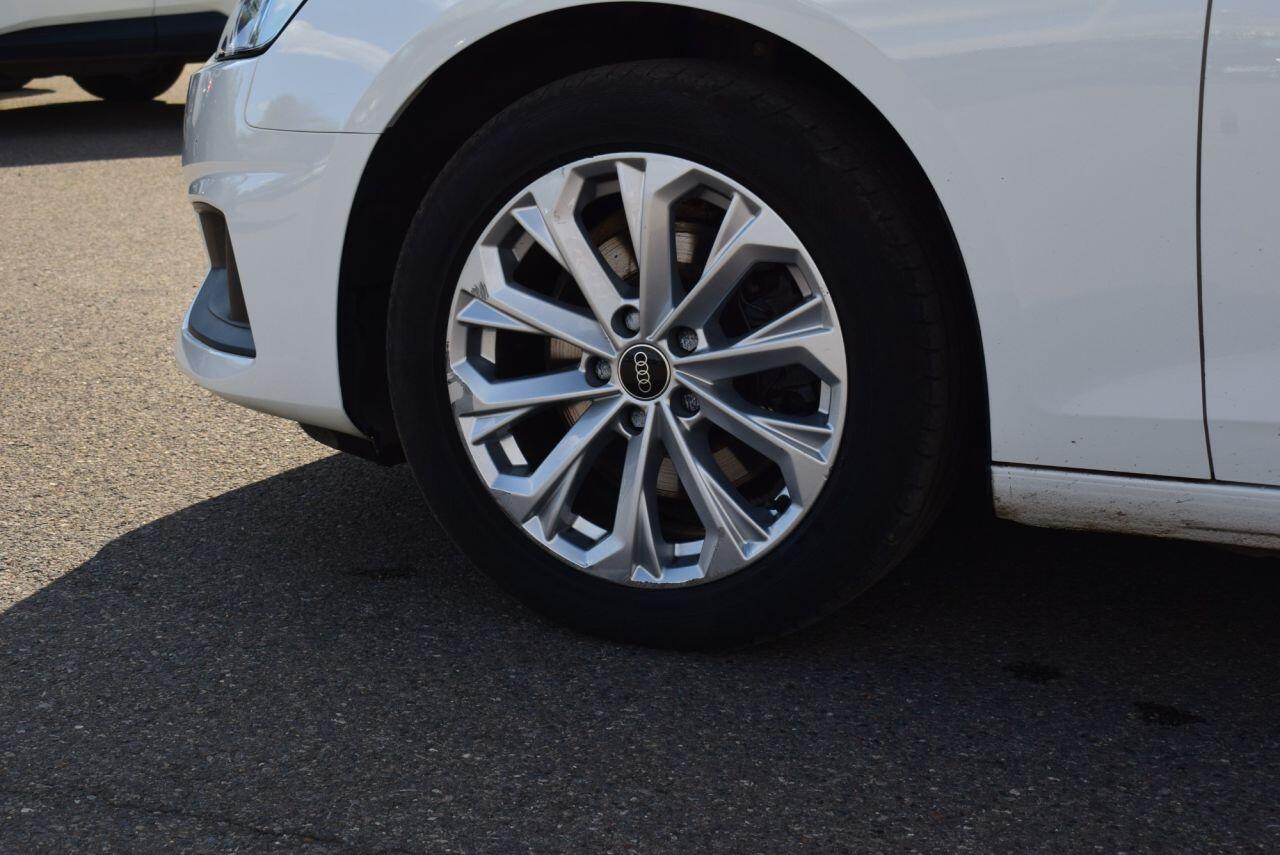 Audi A4 view 14