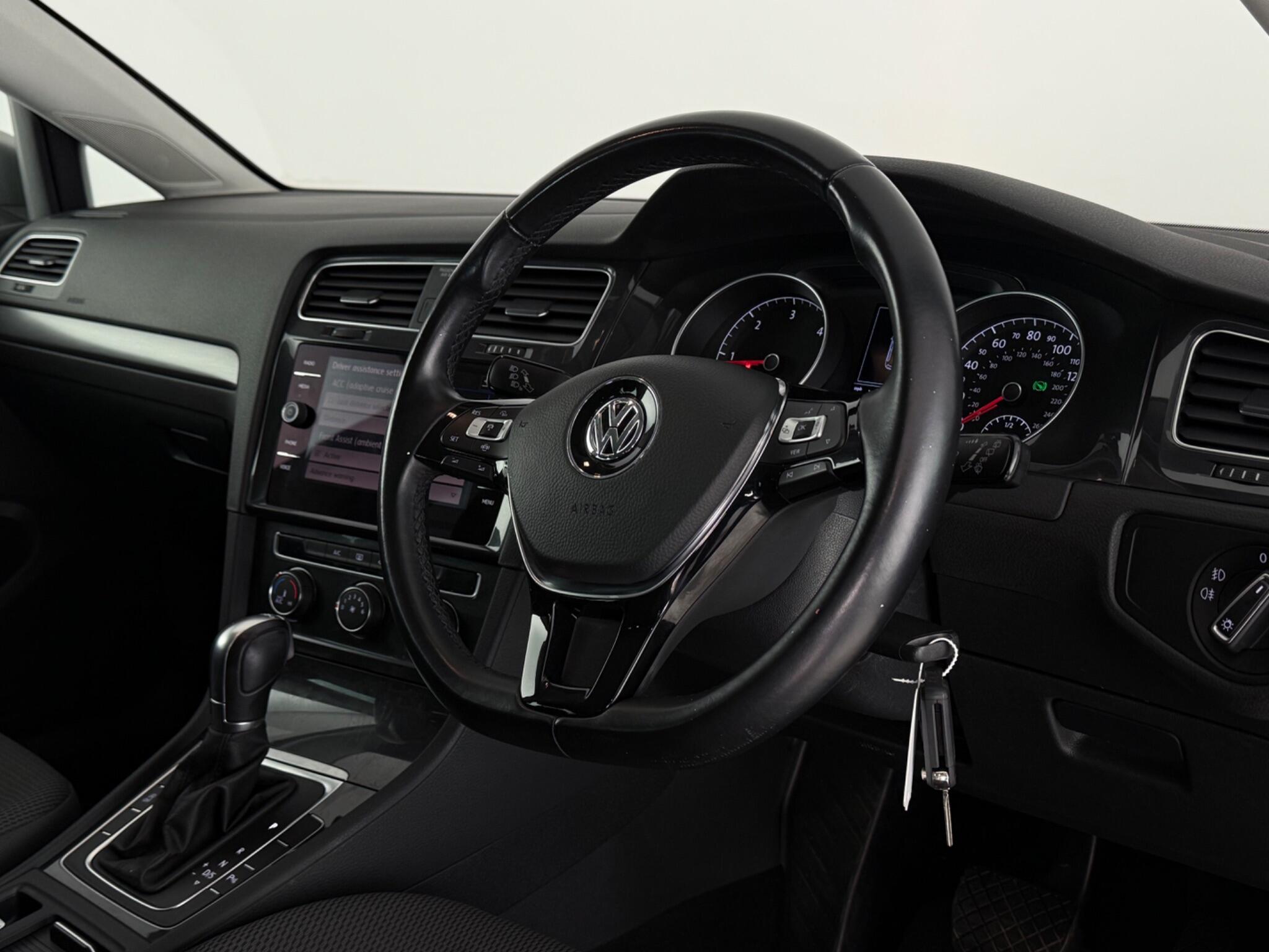 Volkswagen Golf view 3