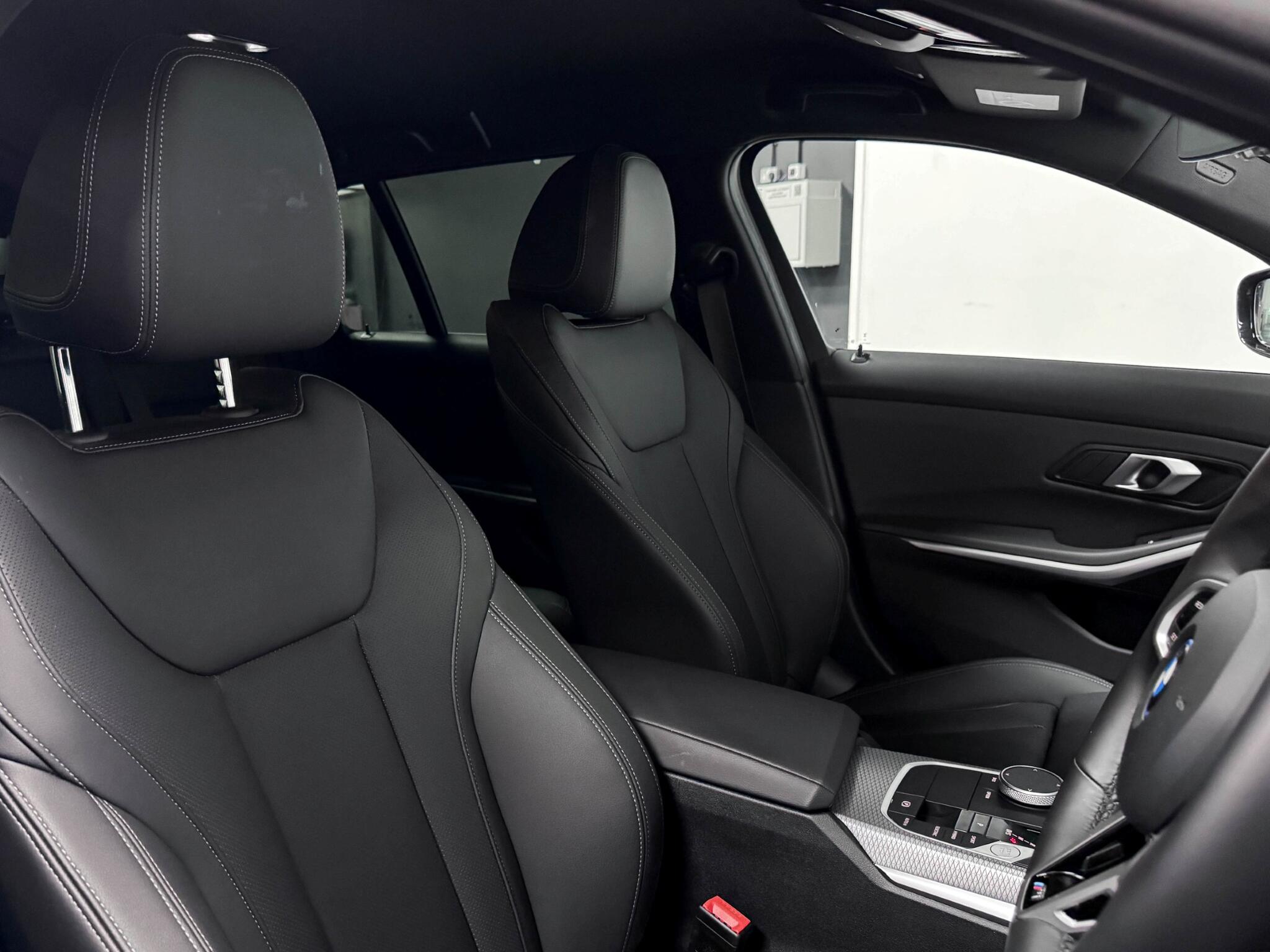 BMW 3 Series view 27