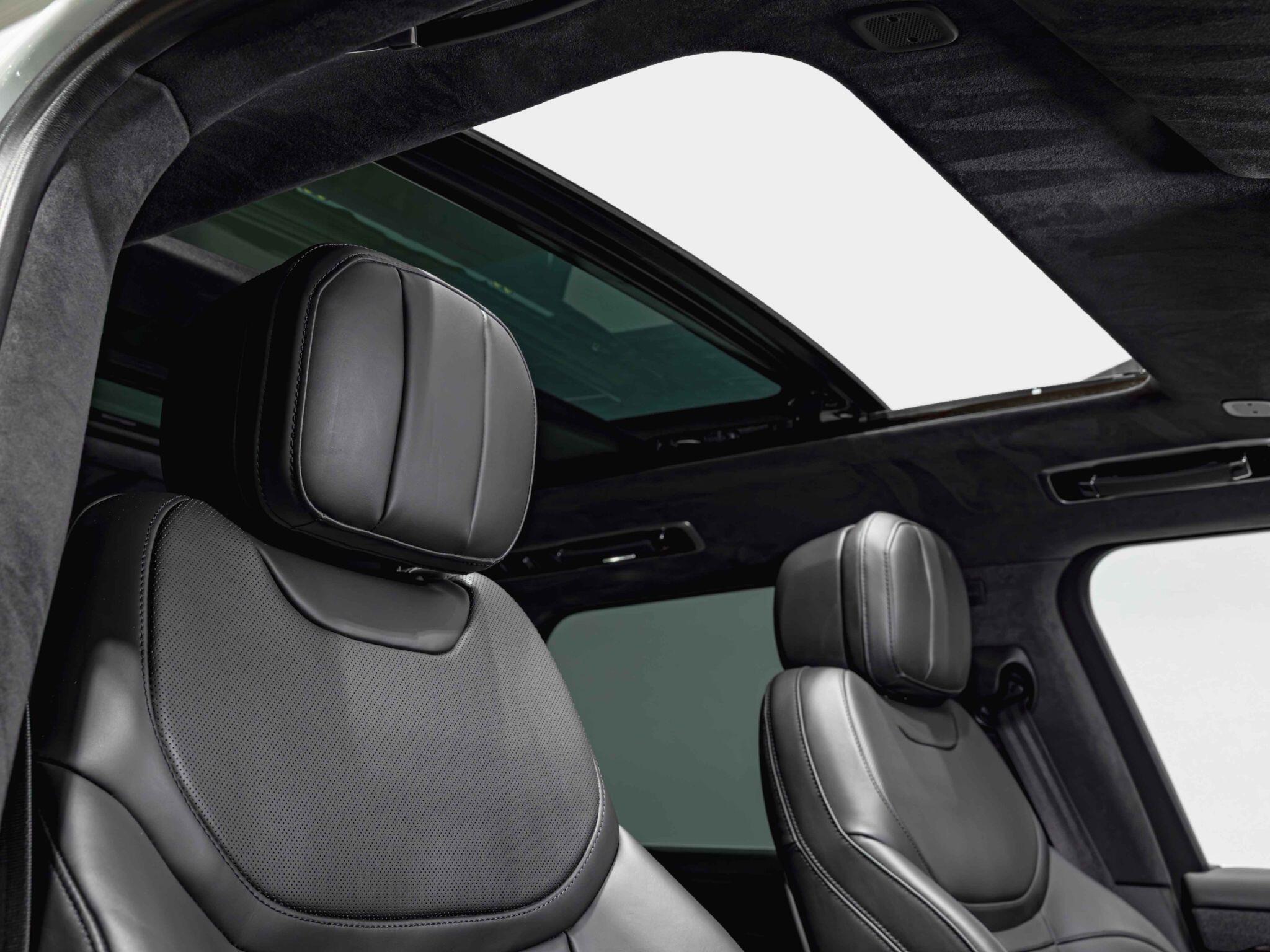 Land Rover Range Rover Sport view 3