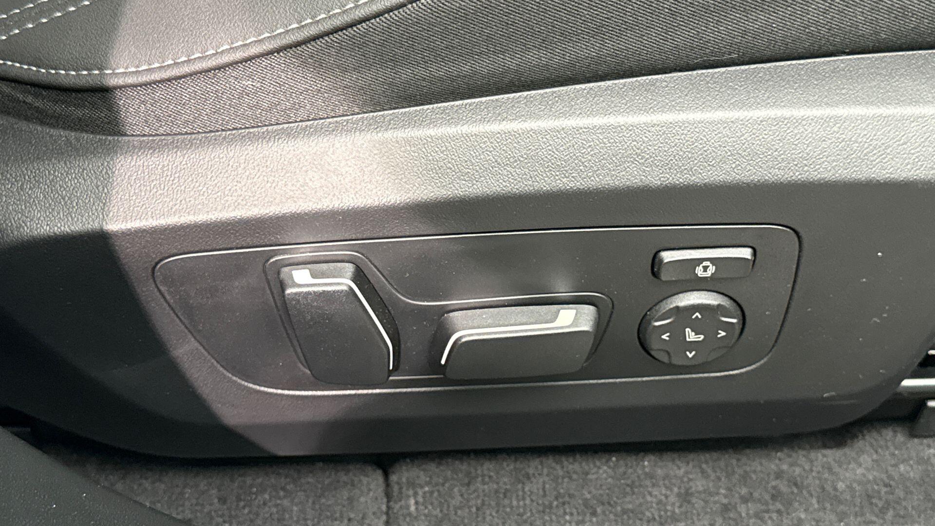 BMW X3 view 24