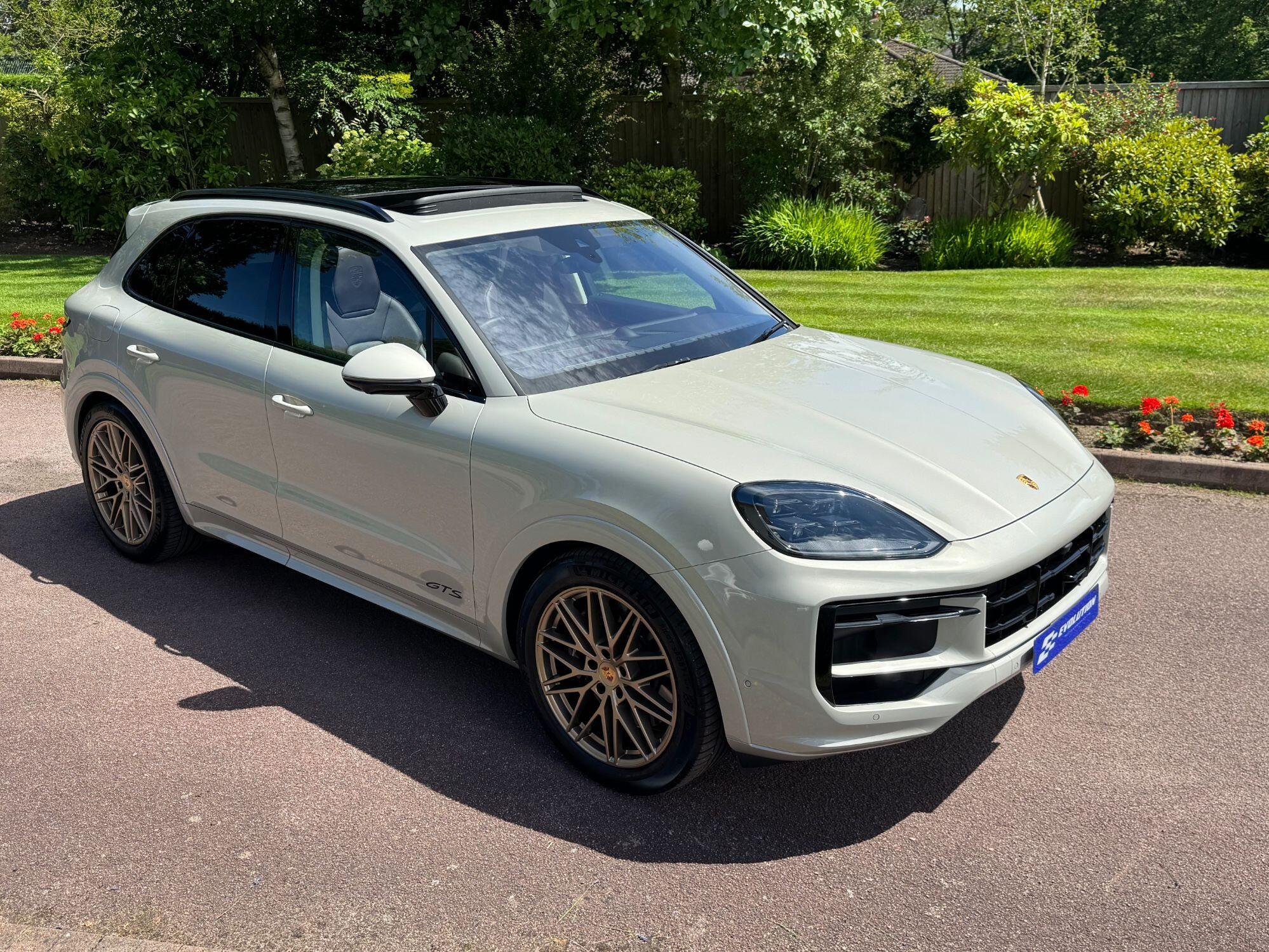 Porsche Cayenne view 8