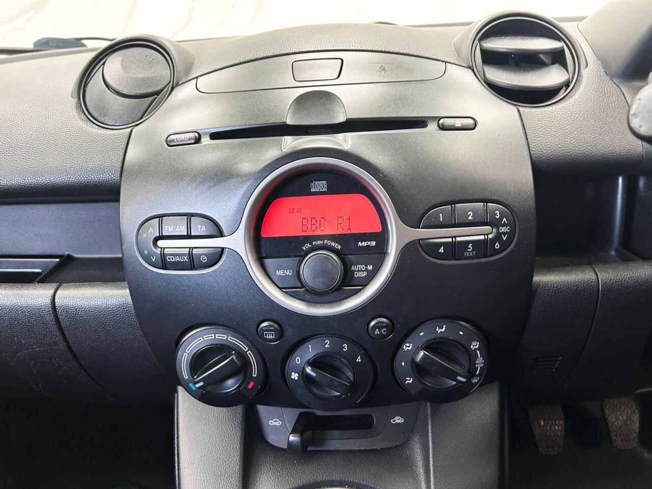 Mazda Mazda2 view 17
