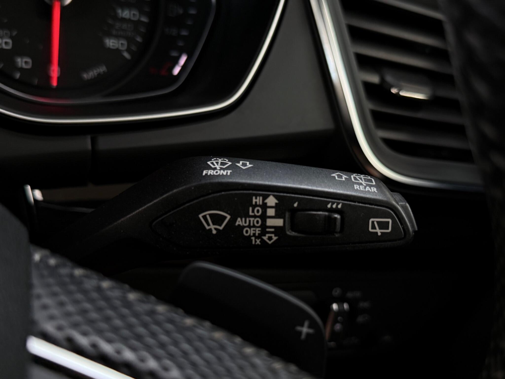 Audi Q5 view 16