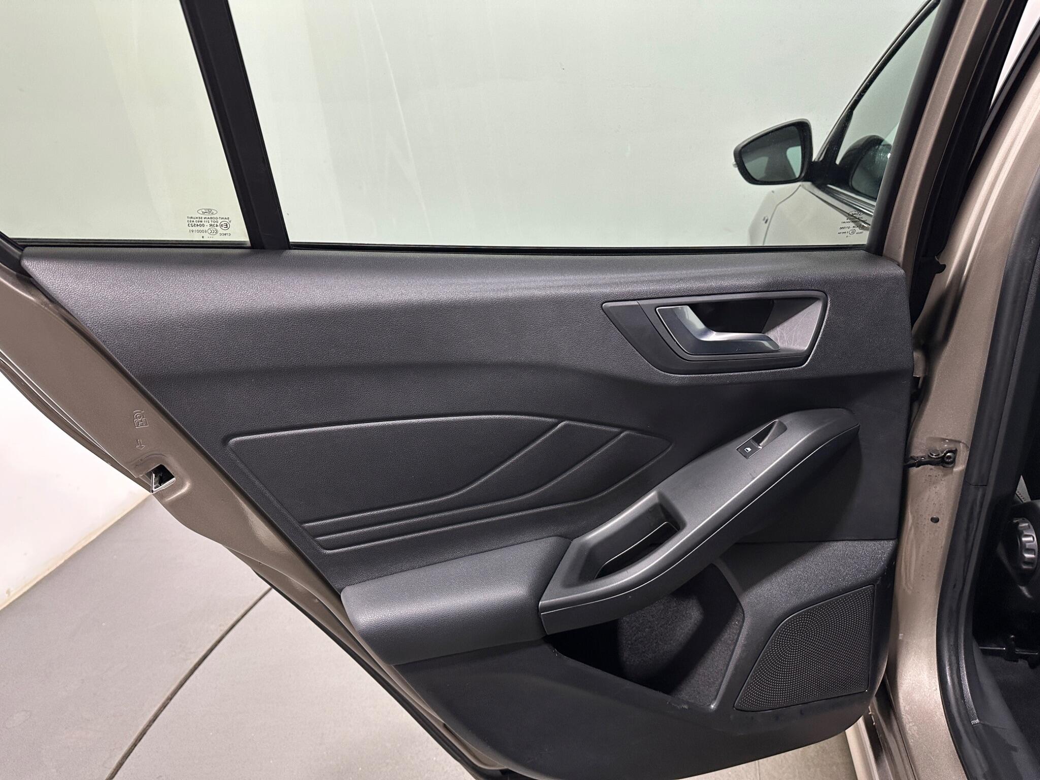 Ford Focus view 38