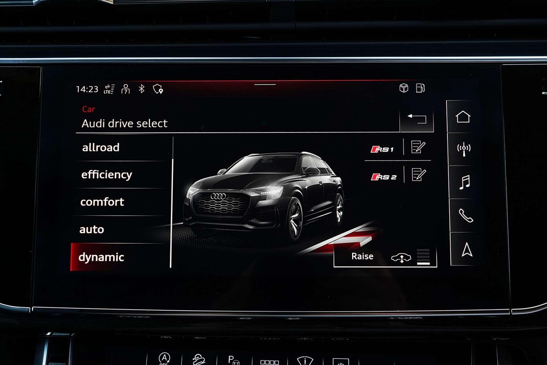 Audi RS Q8 view 28