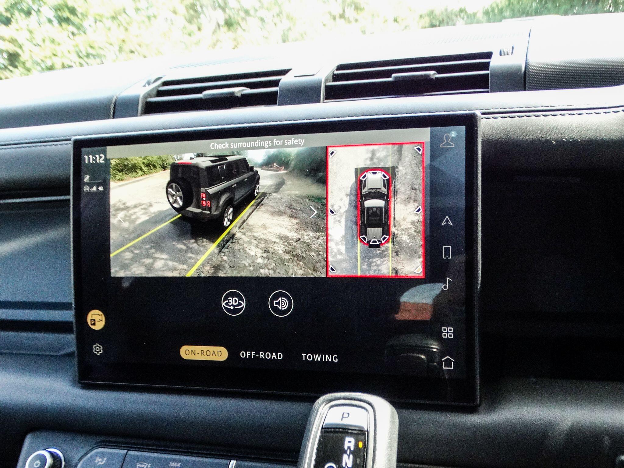 Land Rover Defender 110 view 23