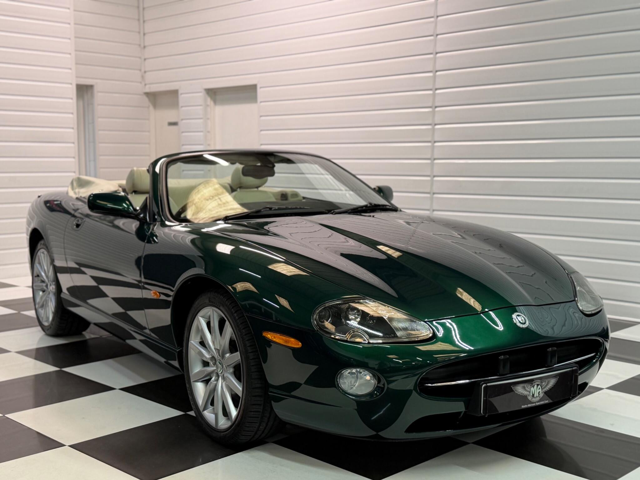 Jaguar XK8 view 90
