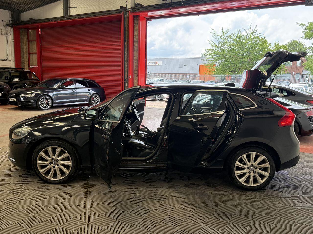 Volvo V40 view 10