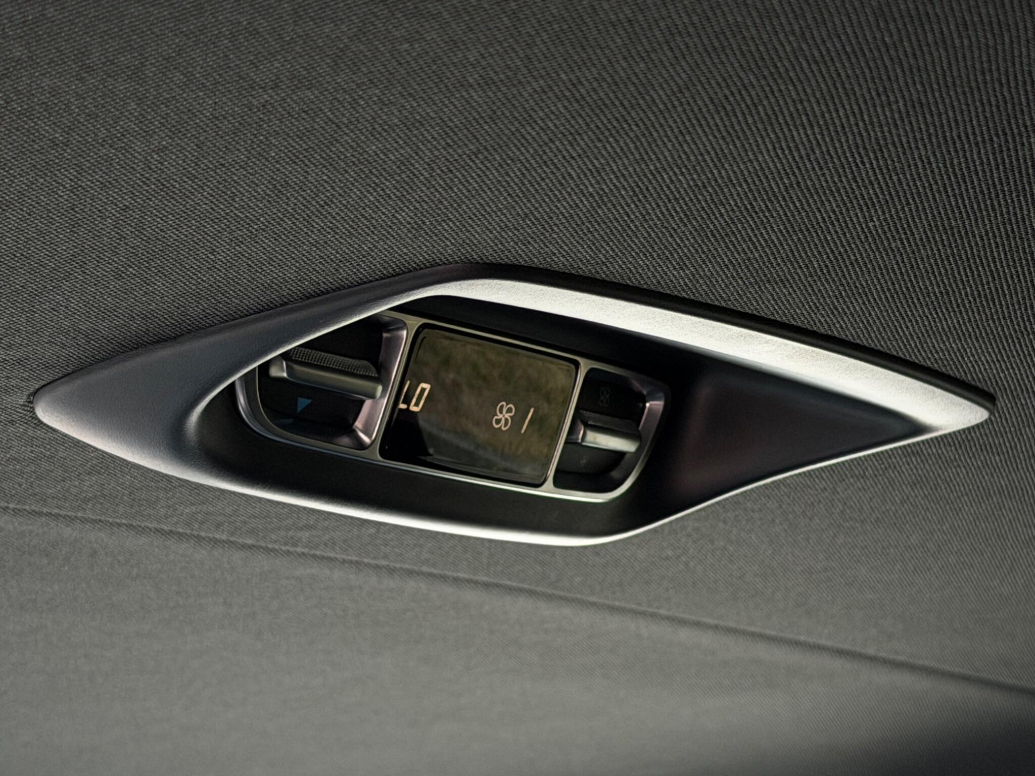 Mercedes-Benz V-Class view 49