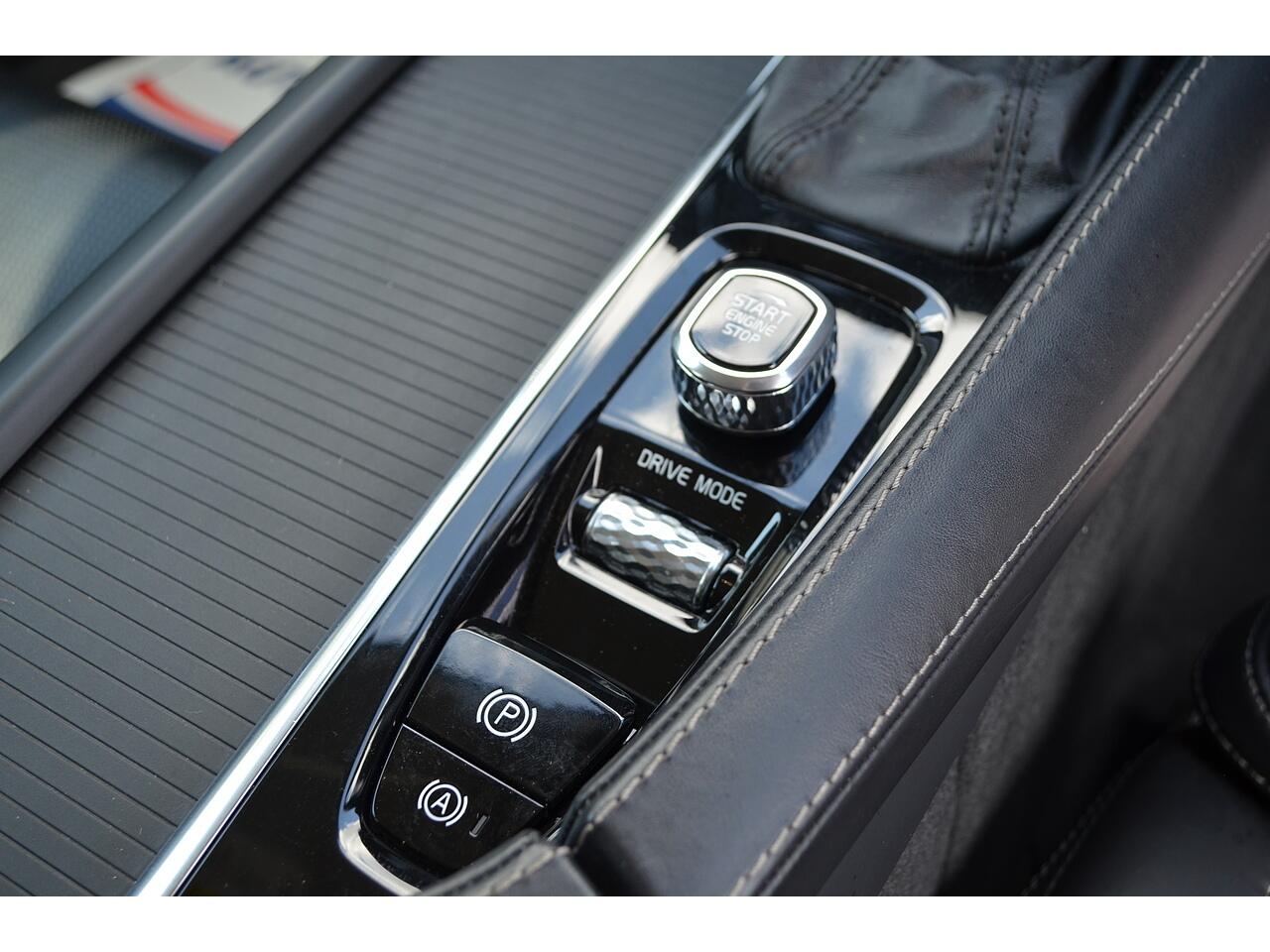 Volvo V90 Cross Country view 24