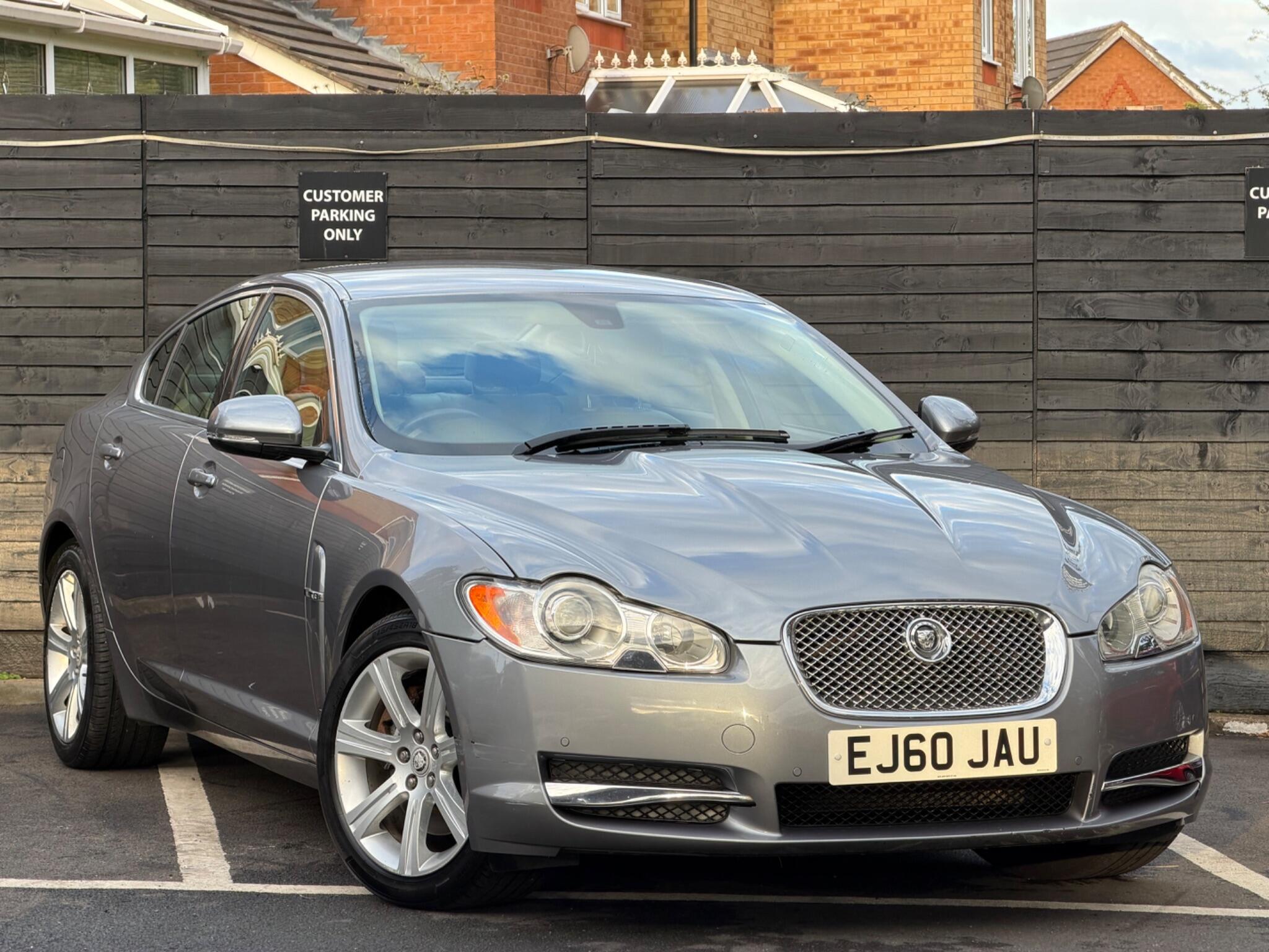 Jaguar XF view 11