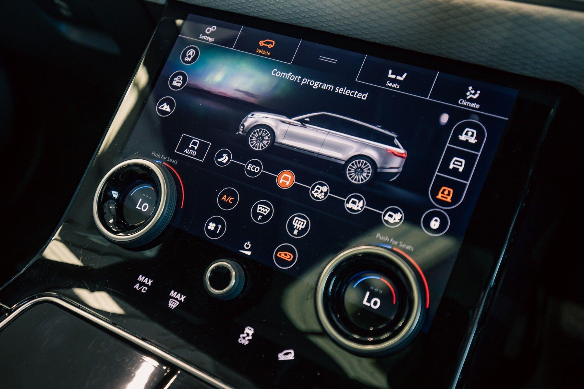 Land Rover Range Rover Velar view 18