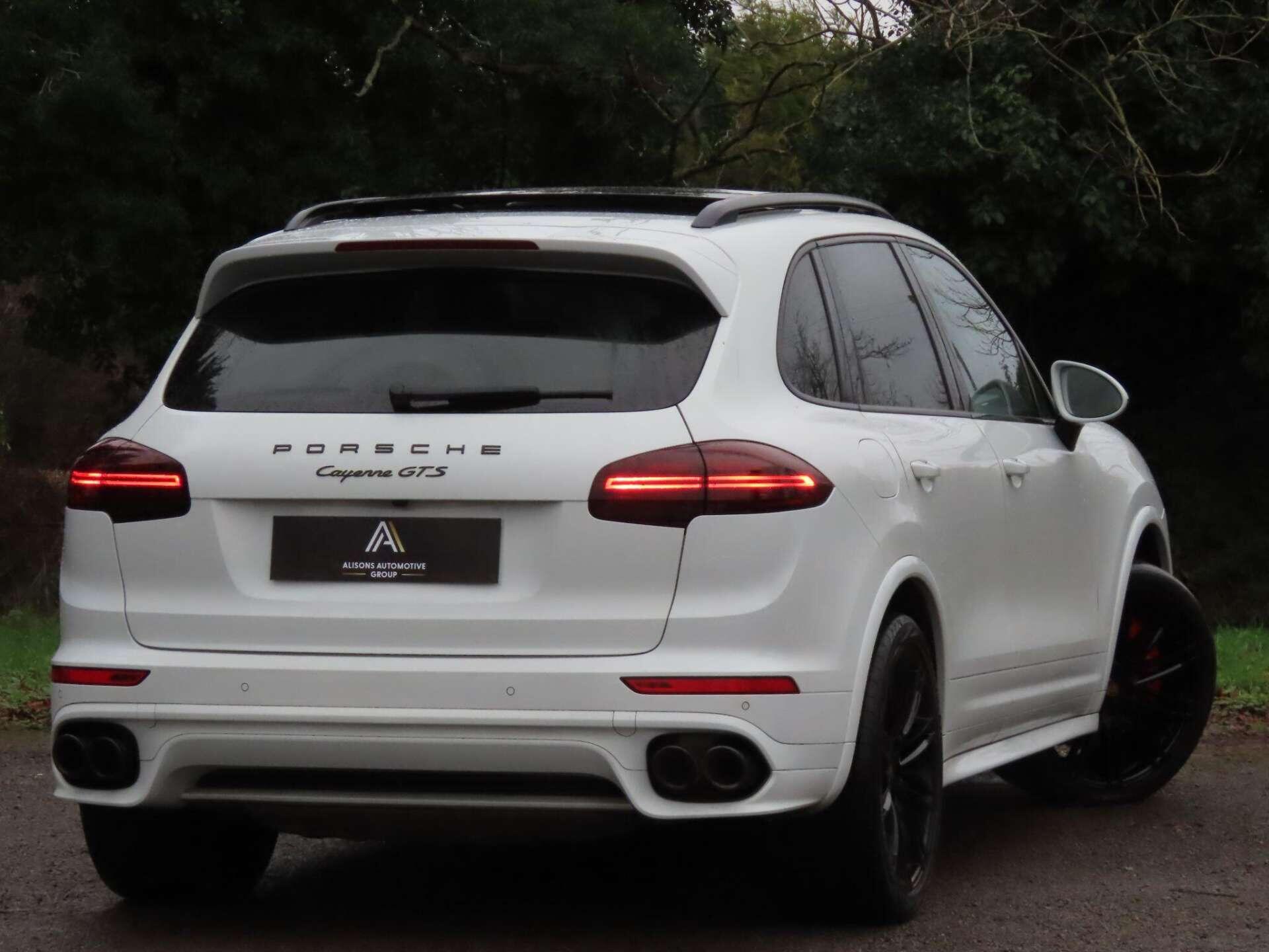 Porsche Cayenne view 5