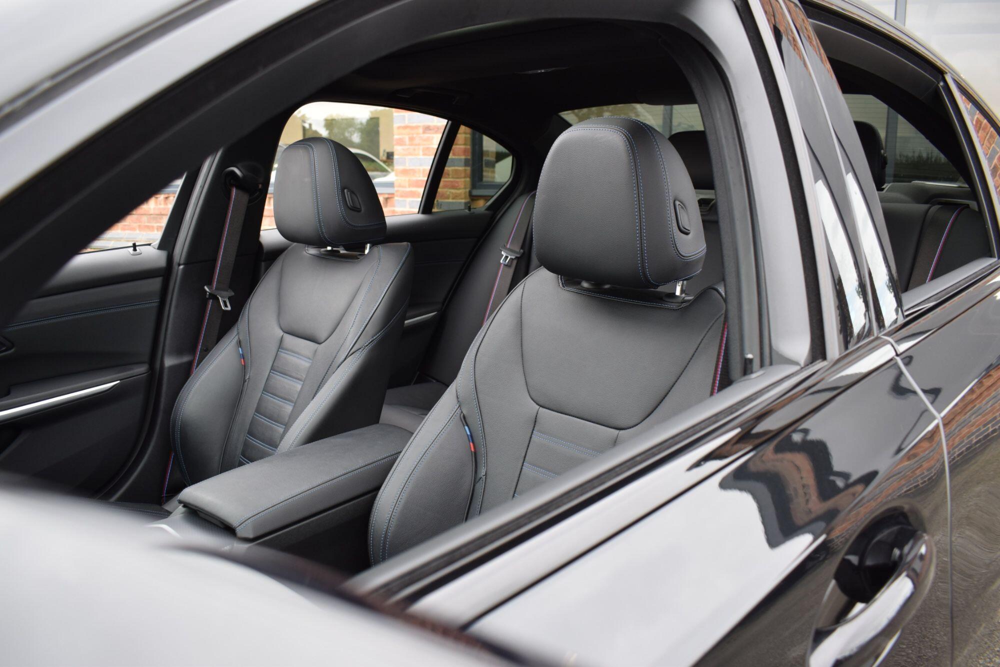 BMW 3 Series view 26