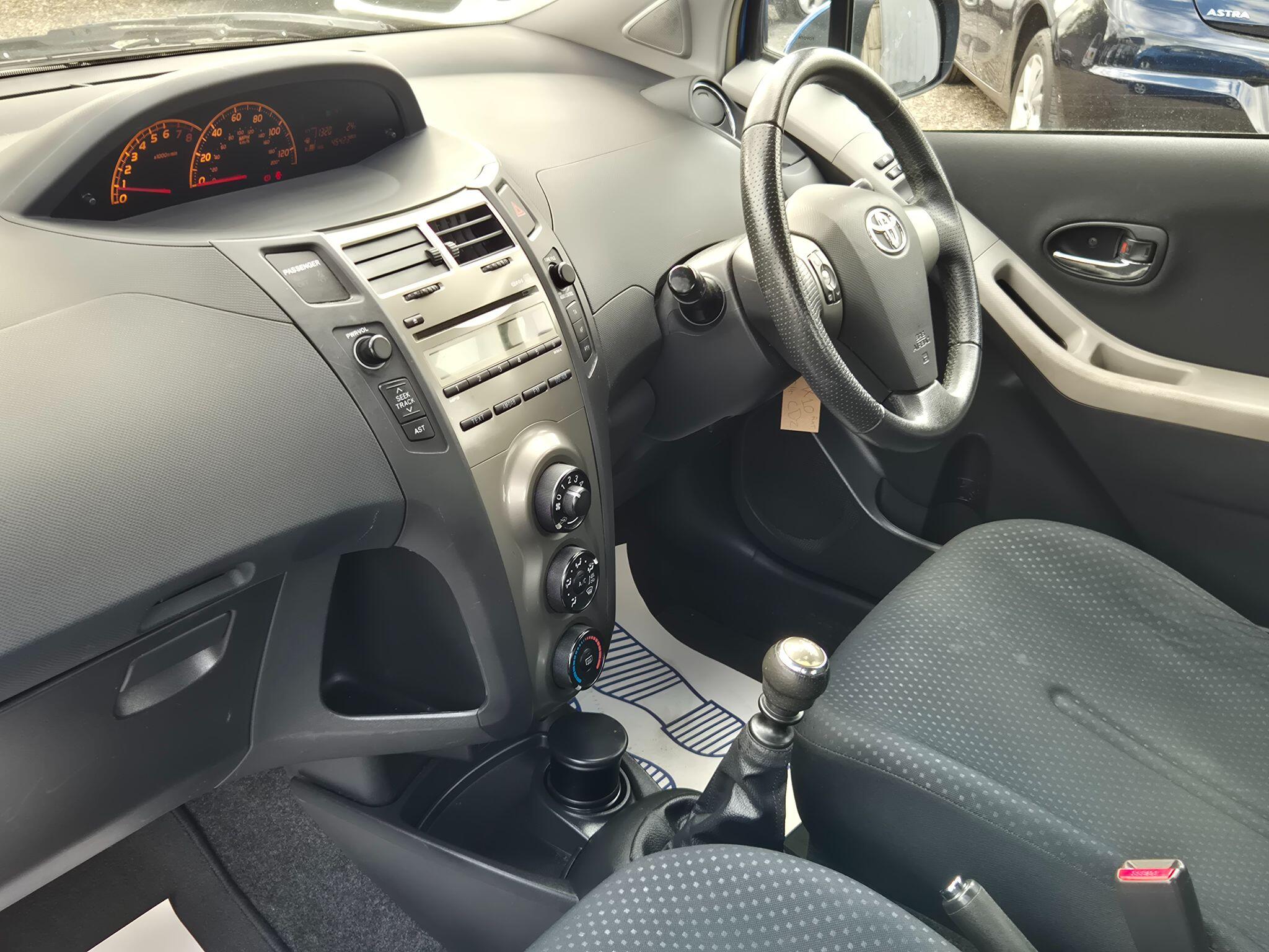 Toyota Yaris view 21