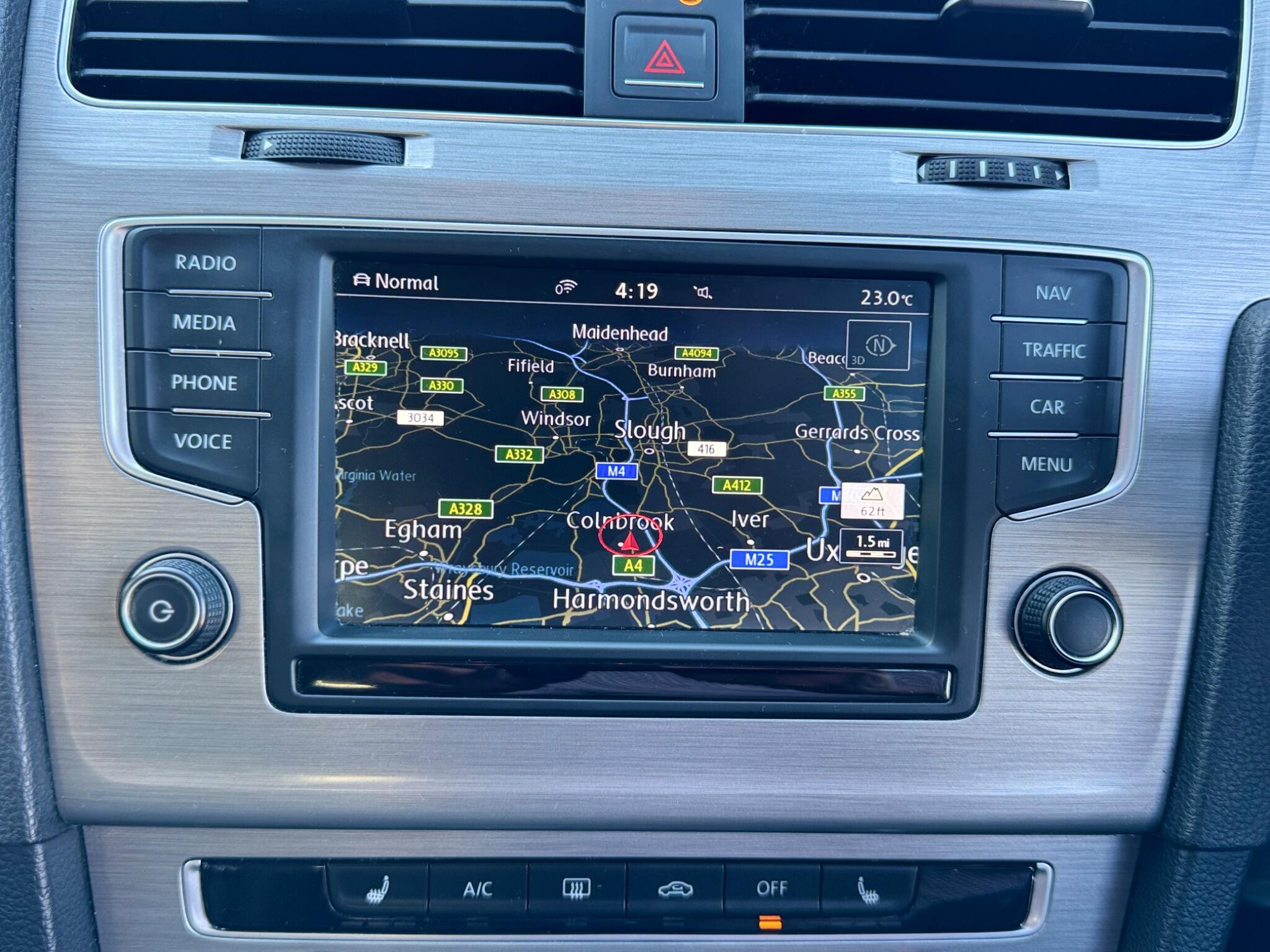 Volkswagen Golf view 23