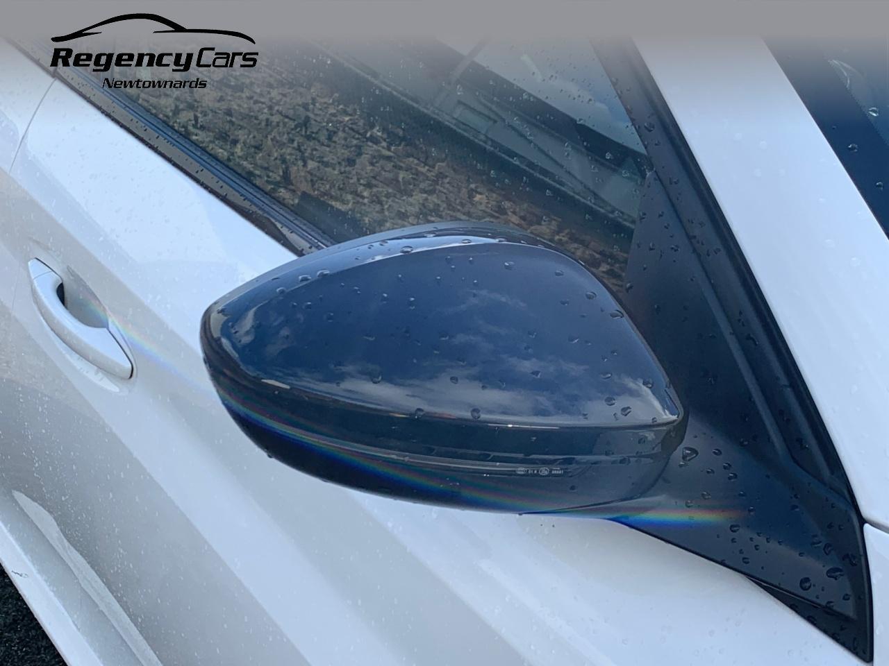 Peugeot 208 view 17