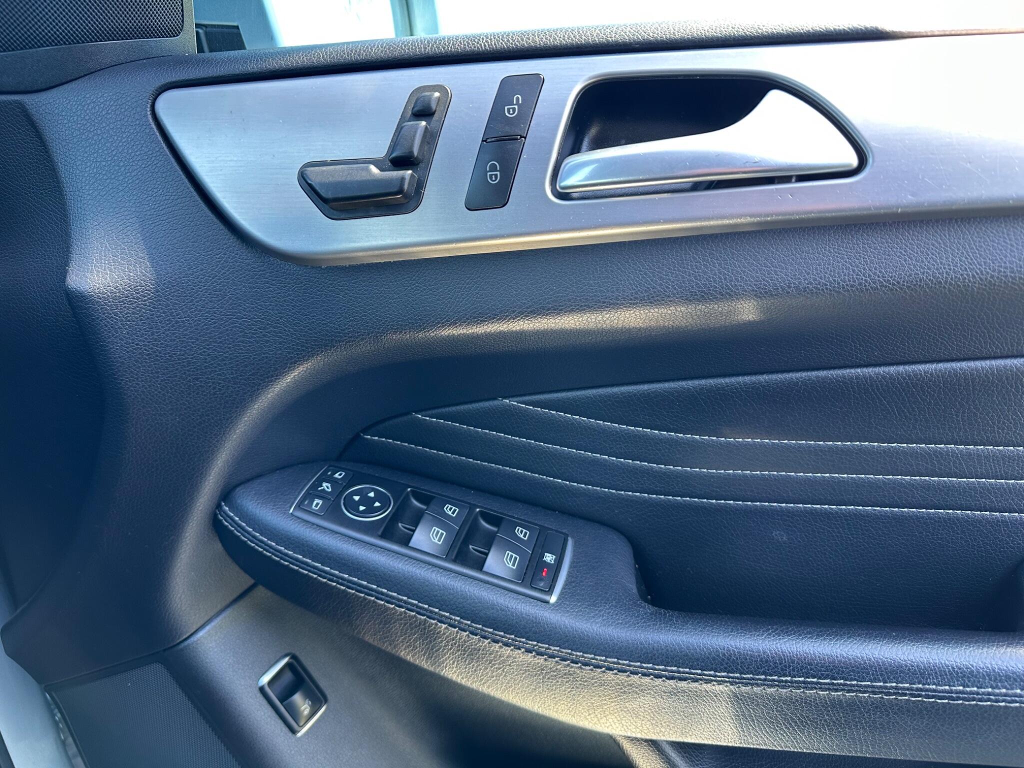 Mercedes-Benz M Class view 14