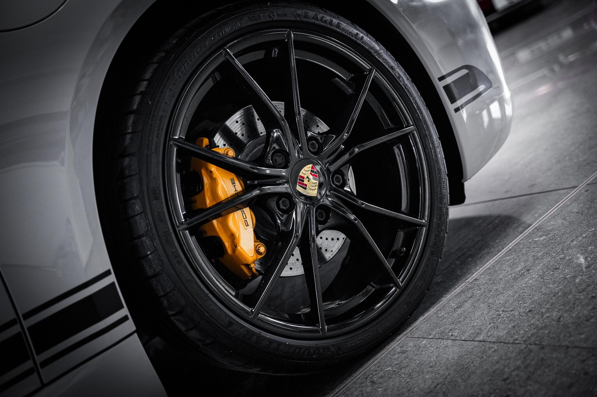 Porsche Cayman view 24