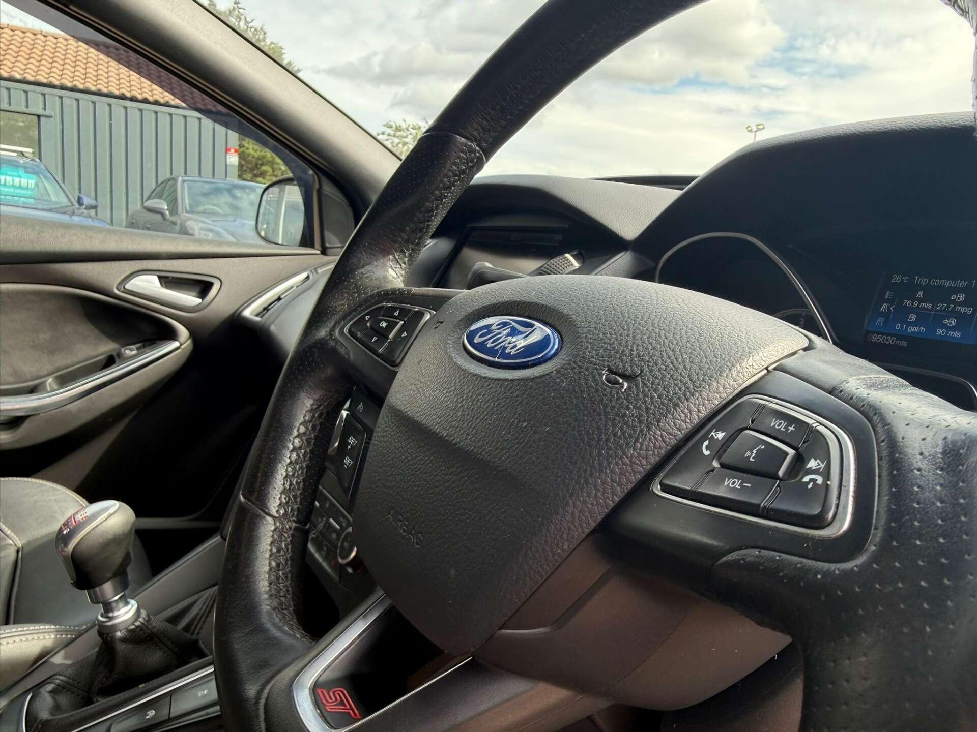 Ford Focus view 28
