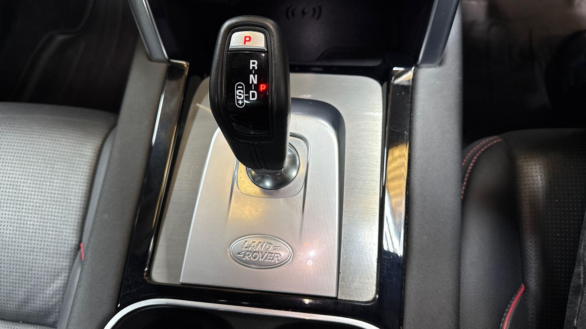 Land Rover Discovery Sport view 13