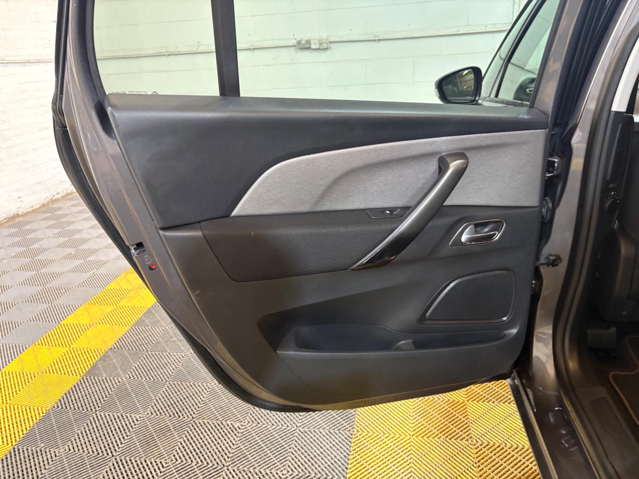 Citroen Grand C4 Spacetourer view 39