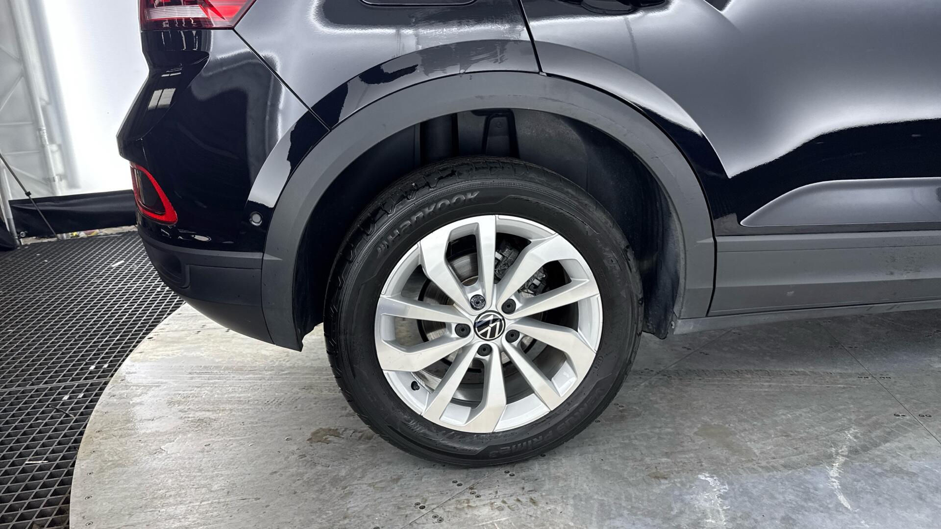 Volkswagen T-Roc view 19
