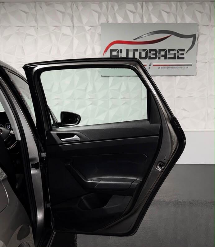 Volkswagen Polo view 11