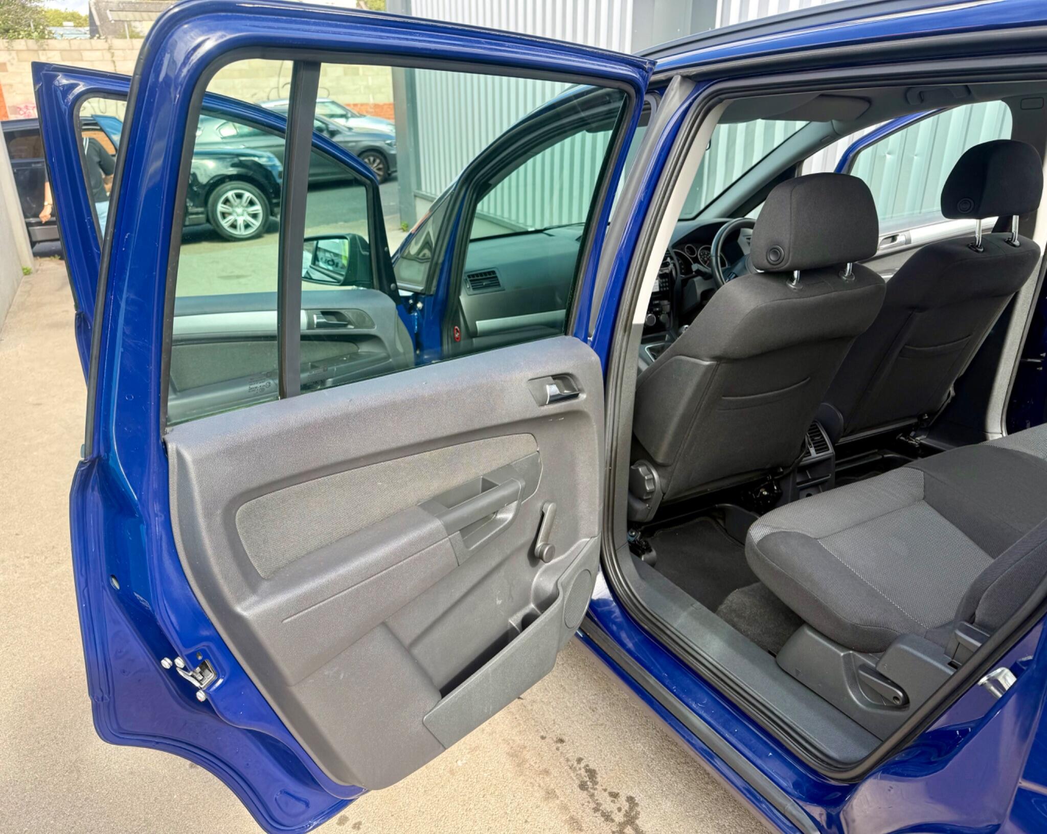 Vauxhall Zafira view 14