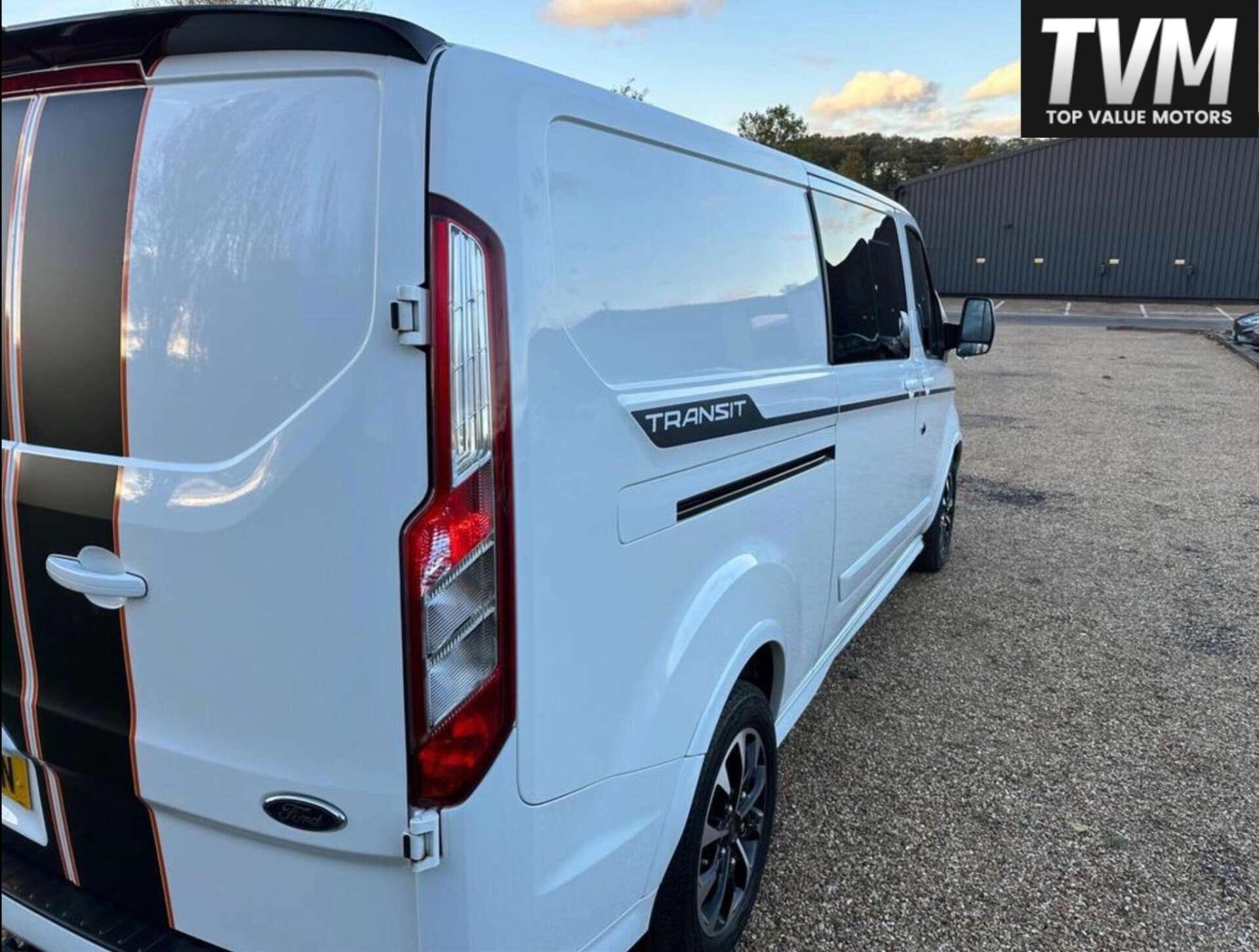 Ford Transit Custom view 9