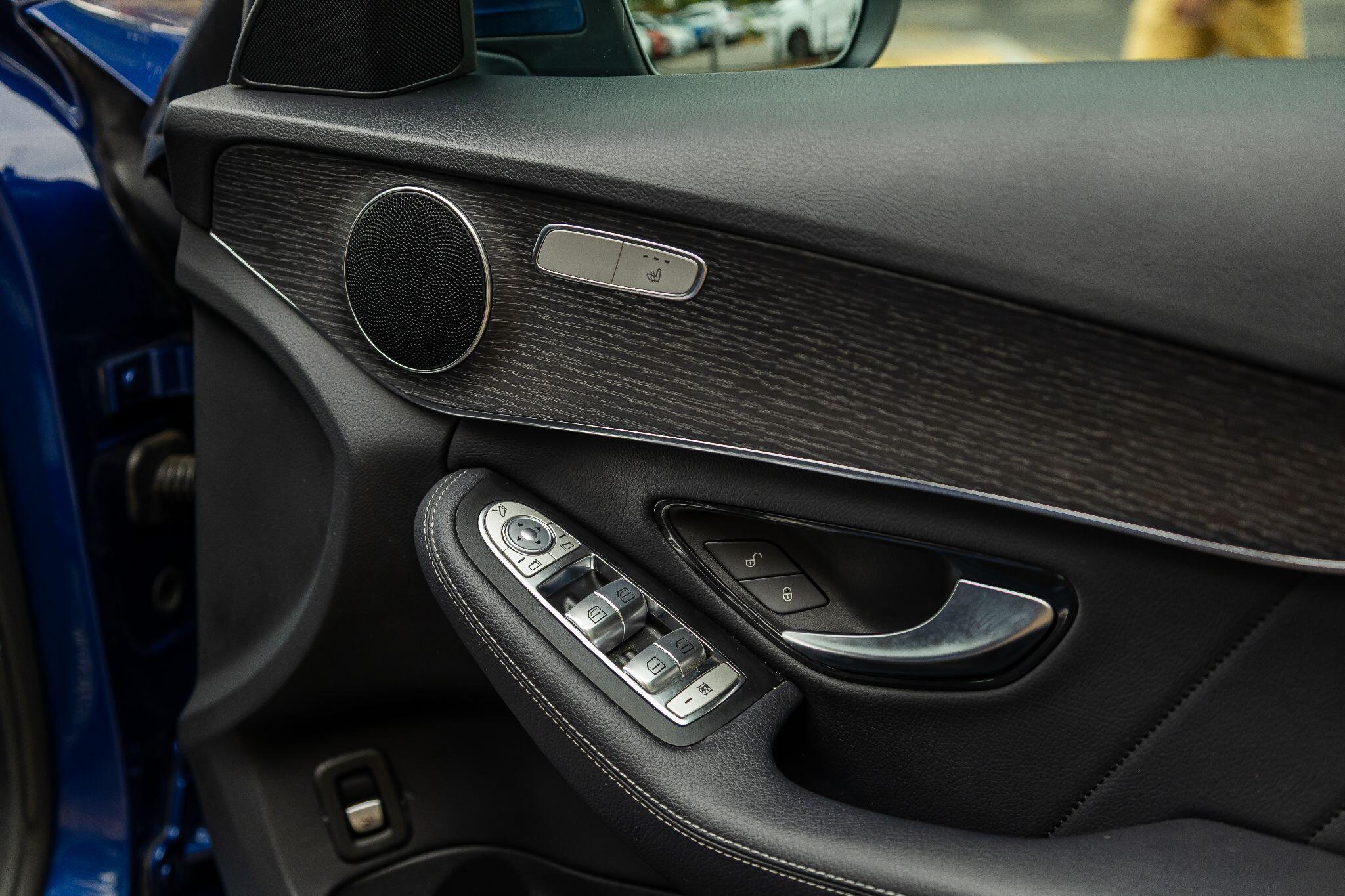 Mercedes-Benz C-Class view 40