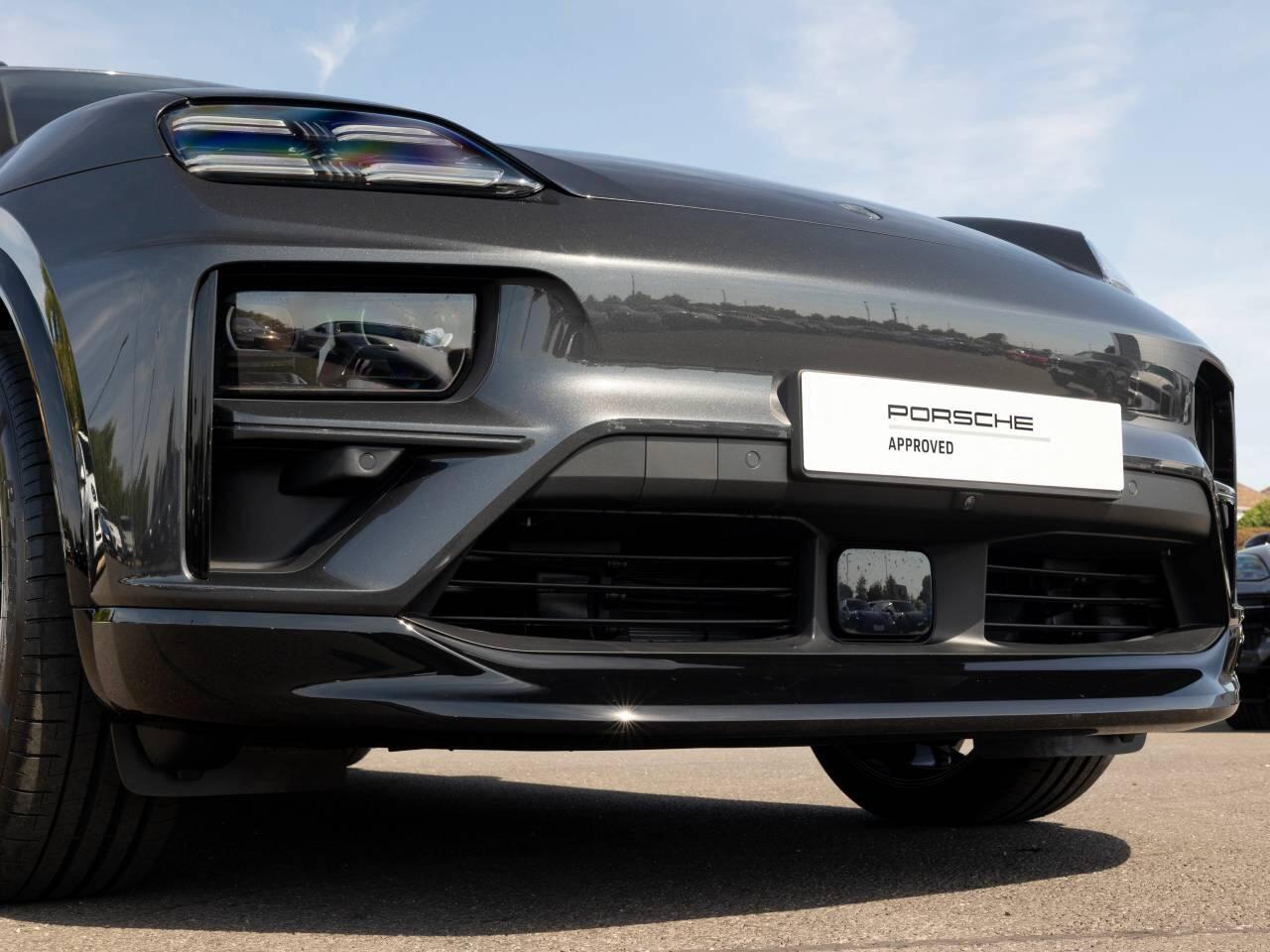 Porsche Macan view 23