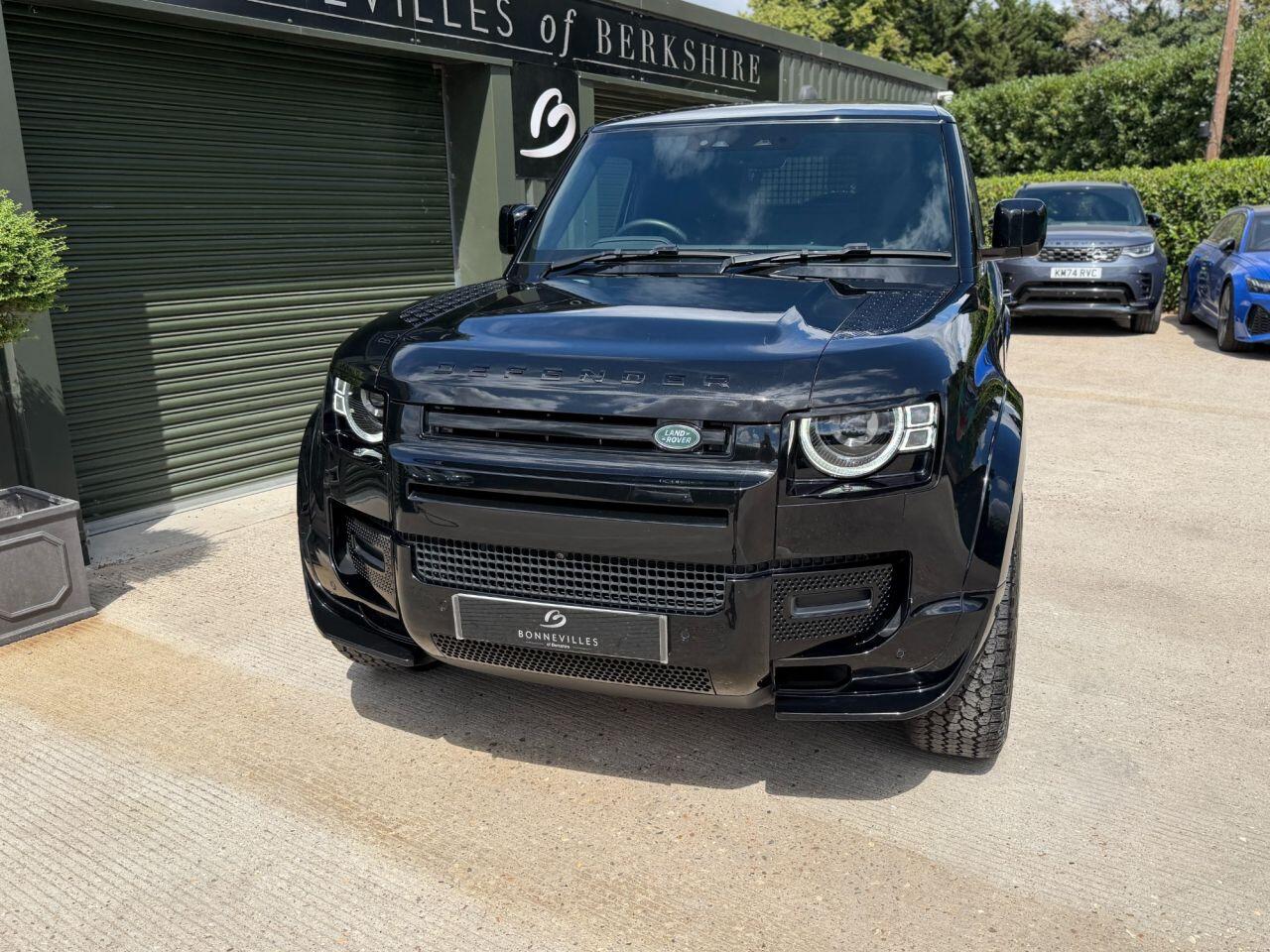 Land Rover Defender 90 view 8