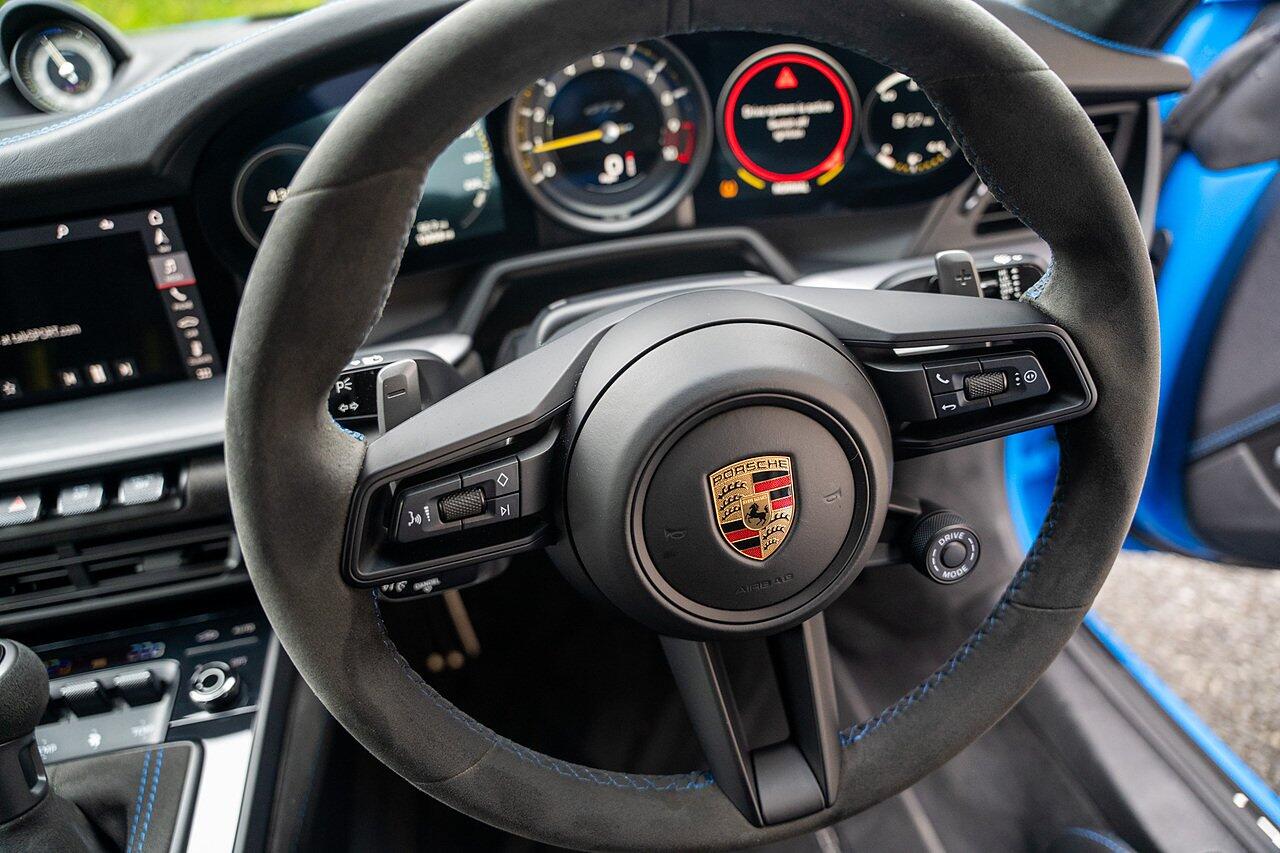 Porsche 911 view 69