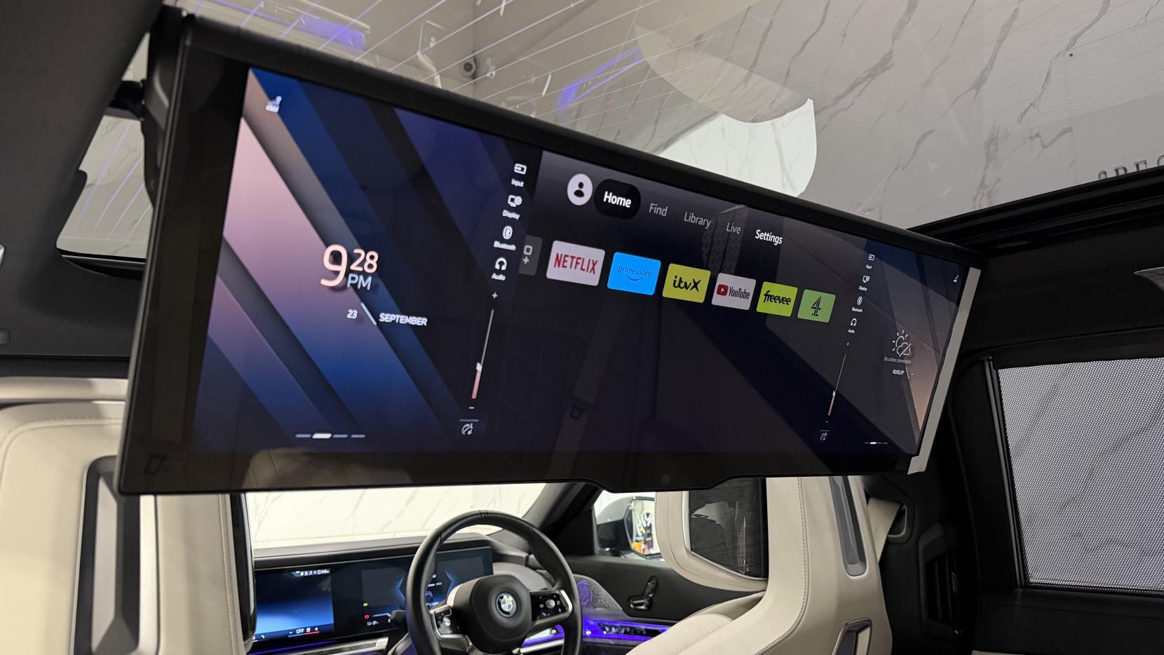 BMW i7 view 7