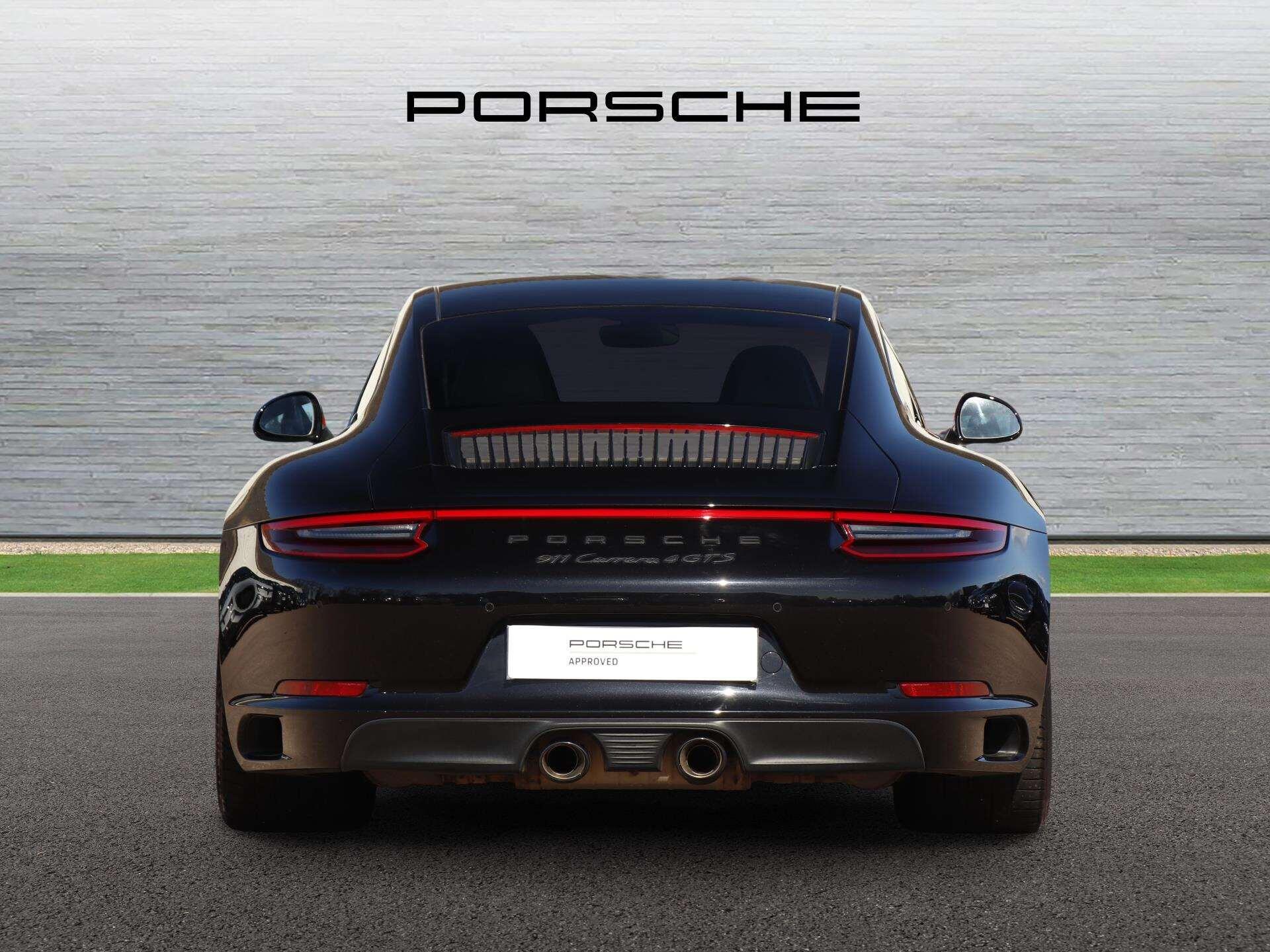 Porsche 911 view 6